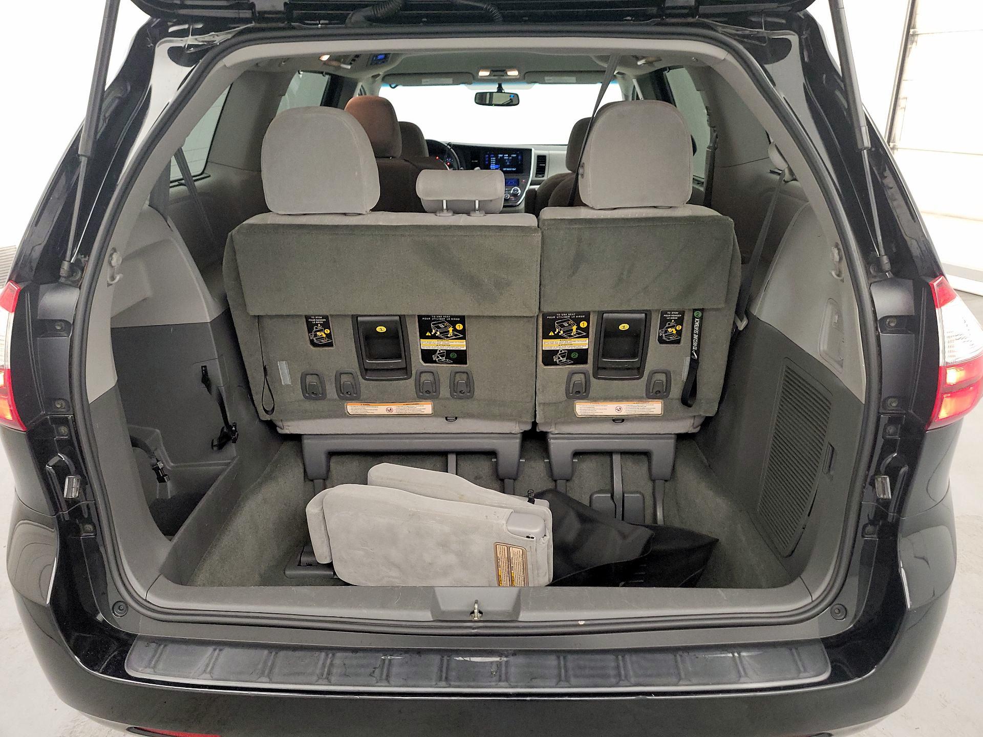 Thumbnail: 2015 Toyota Sienna - 20