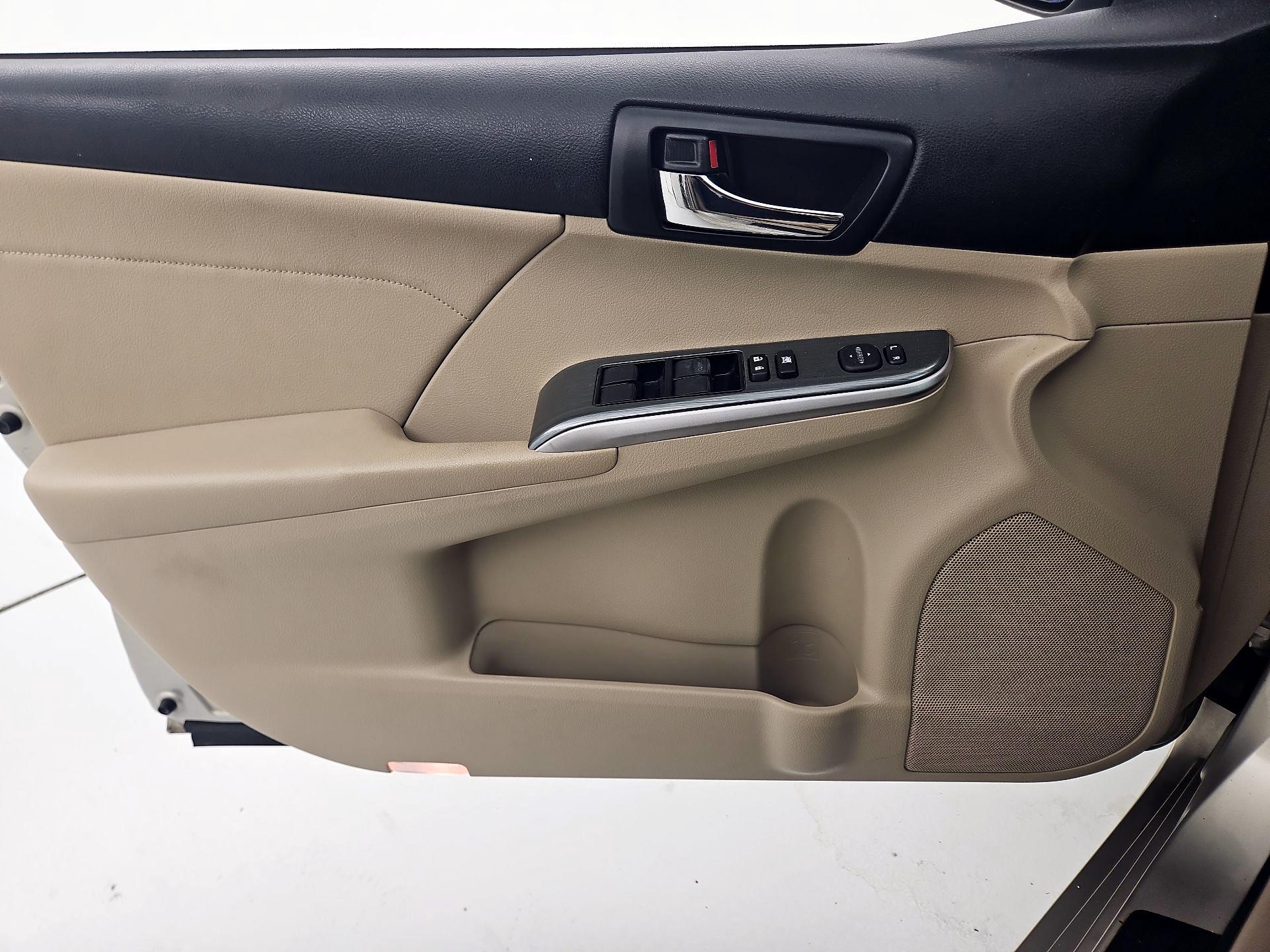 Thumbnail: 2014 Toyota Camry - 12