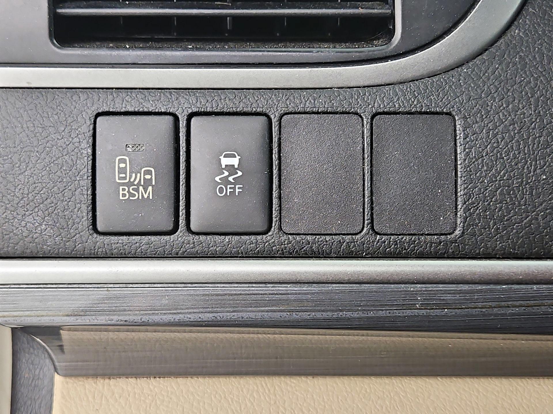Thumbnail: 2014 Toyota Camry - 13