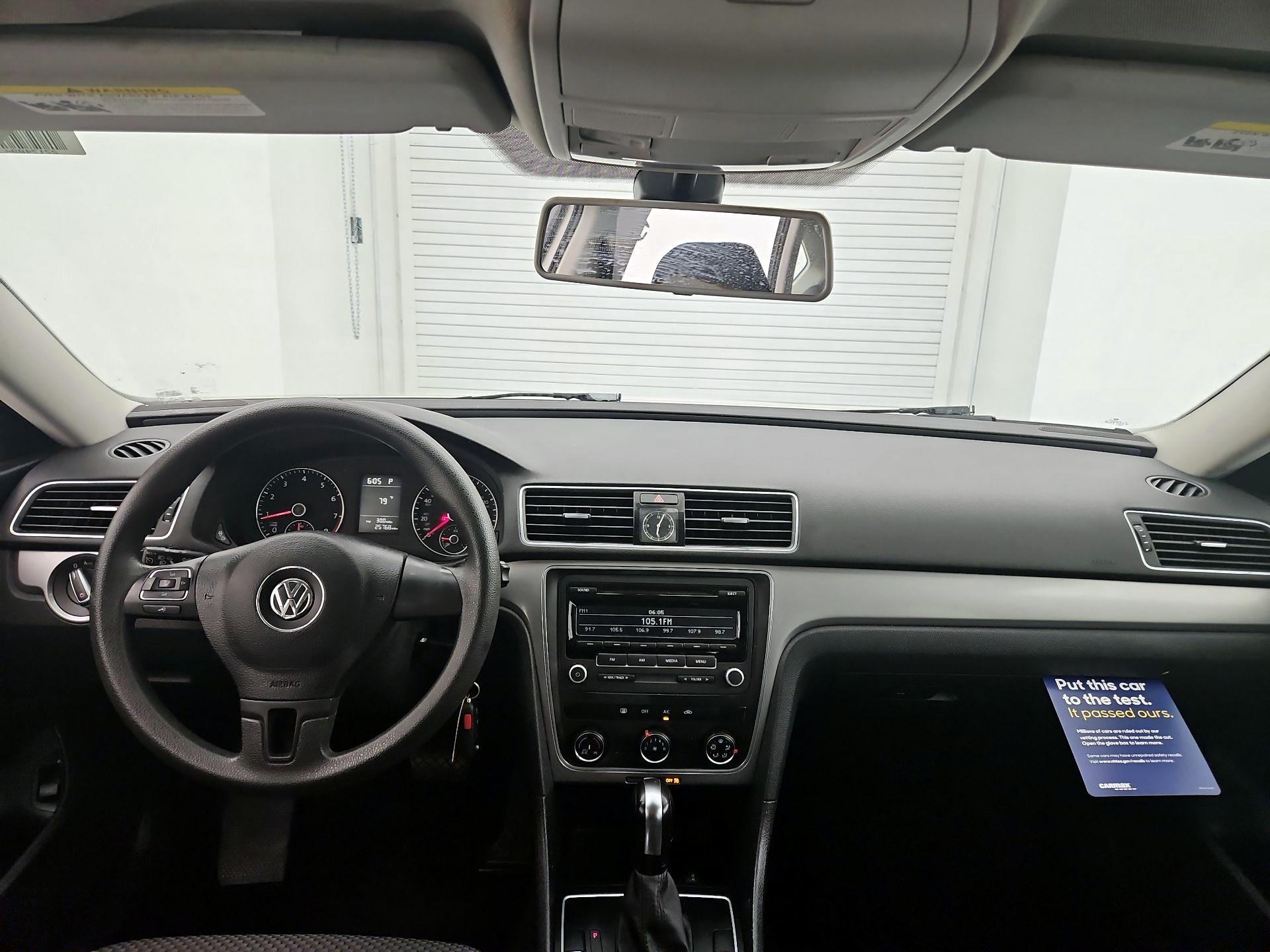 Thumbnail: 2014 Volkswagen Passat - 9