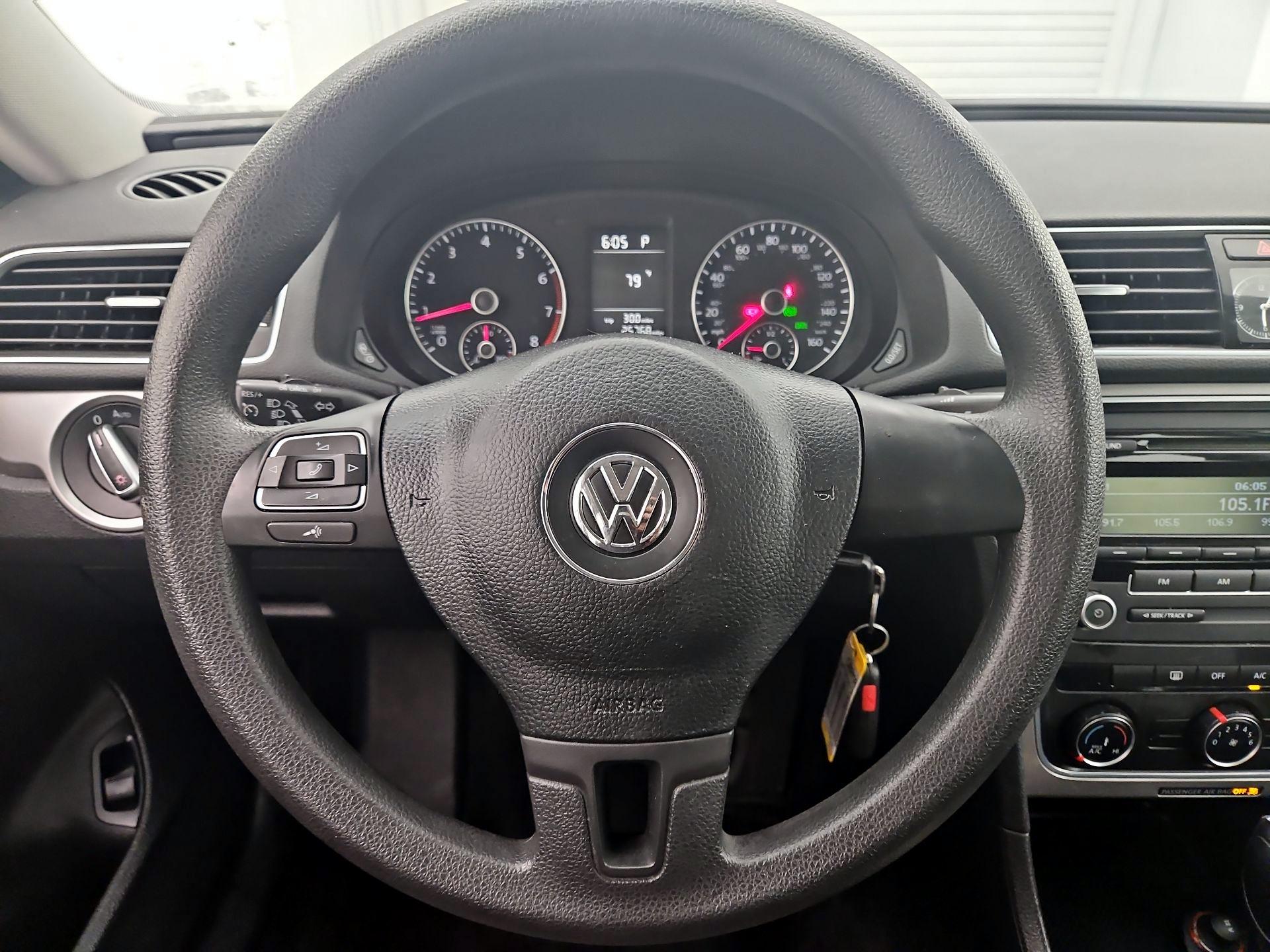Thumbnail: 2014 Volkswagen Passat - 10