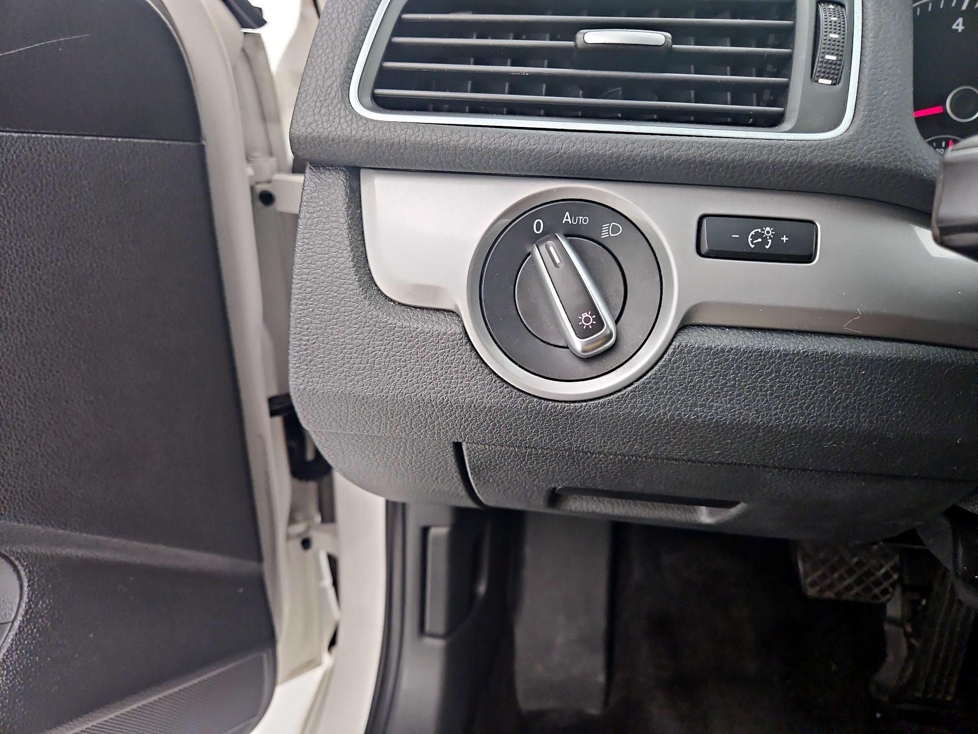 Thumbnail: 2014 Volkswagen Passat - 13