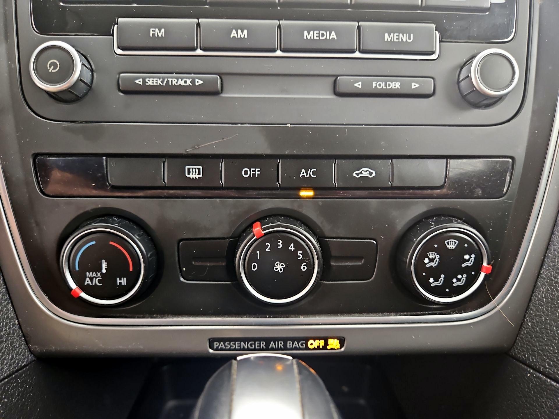 Thumbnail: 2014 Volkswagen Passat - 15