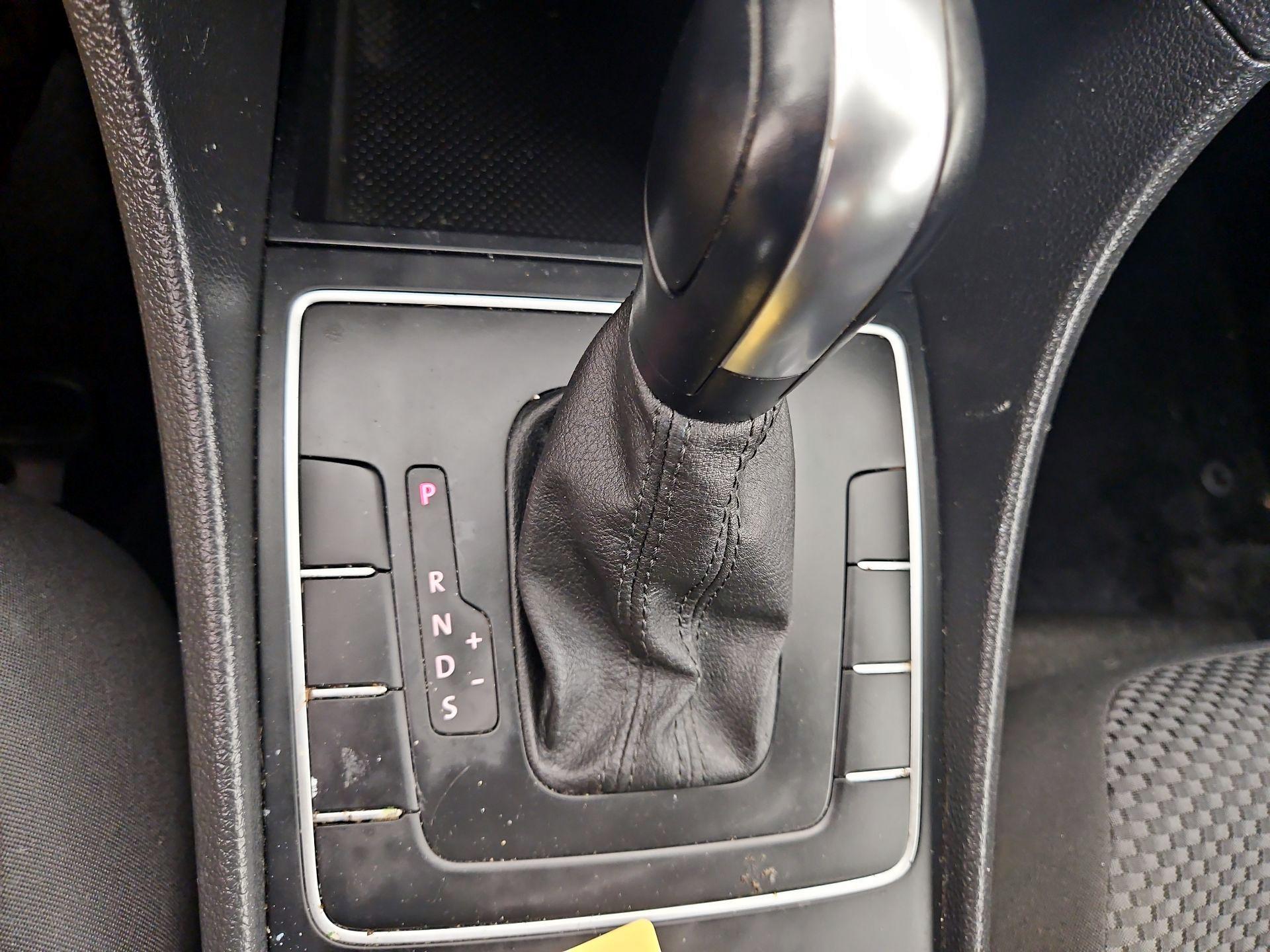 Thumbnail: 2014 Volkswagen Passat - 16