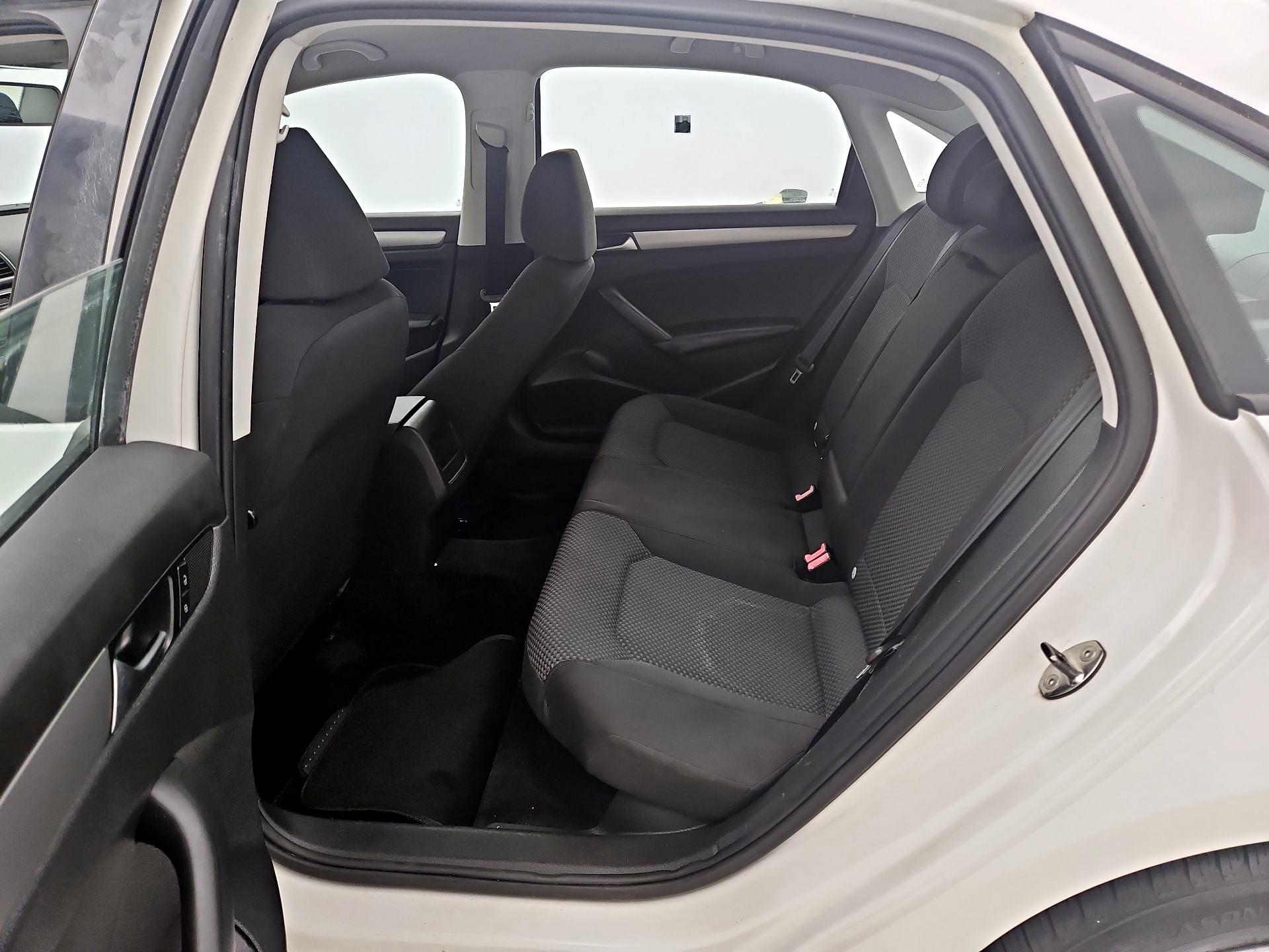 Thumbnail: 2014 Volkswagen Passat - 18