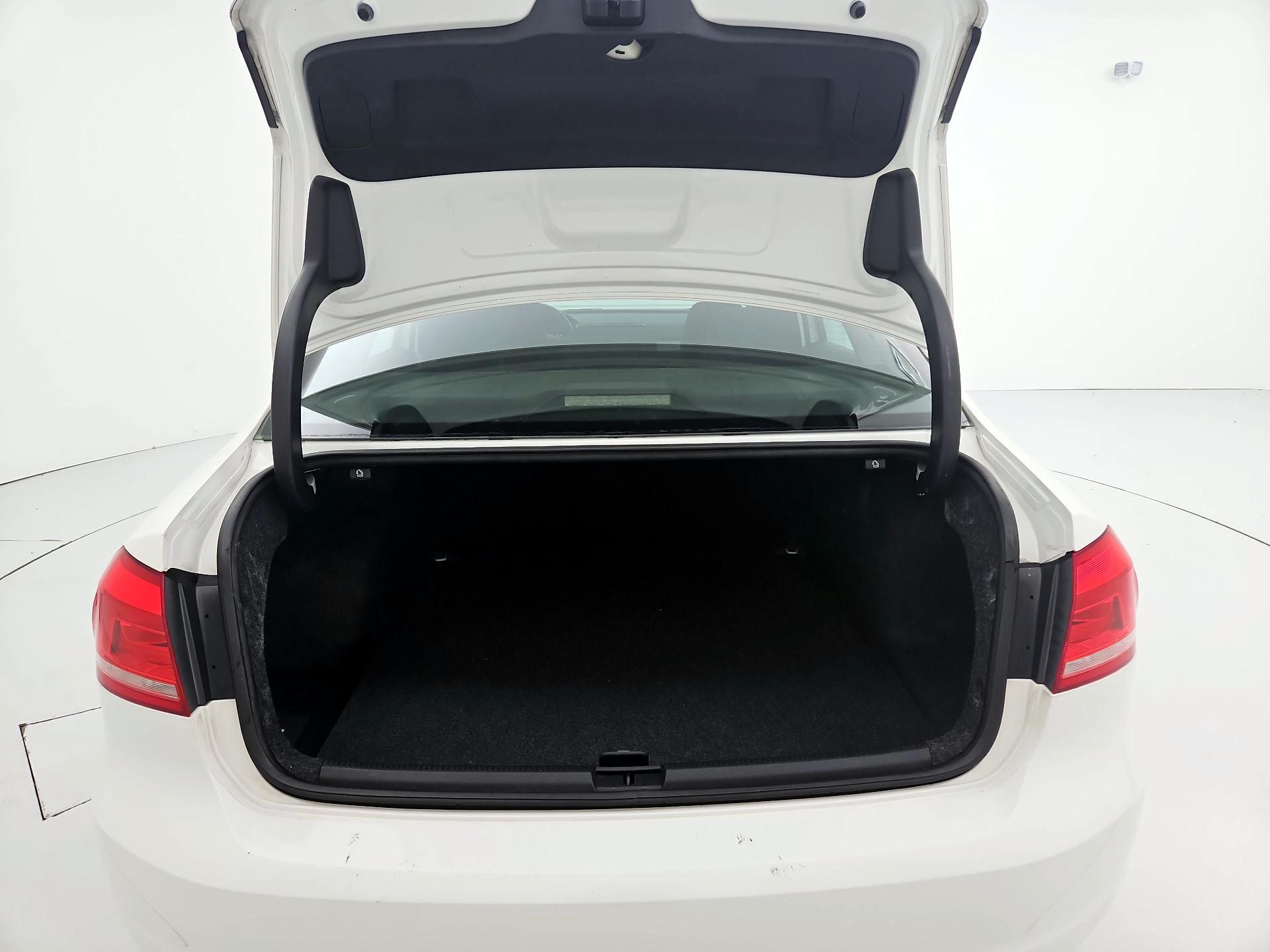 Thumbnail: 2014 Volkswagen Passat - 19