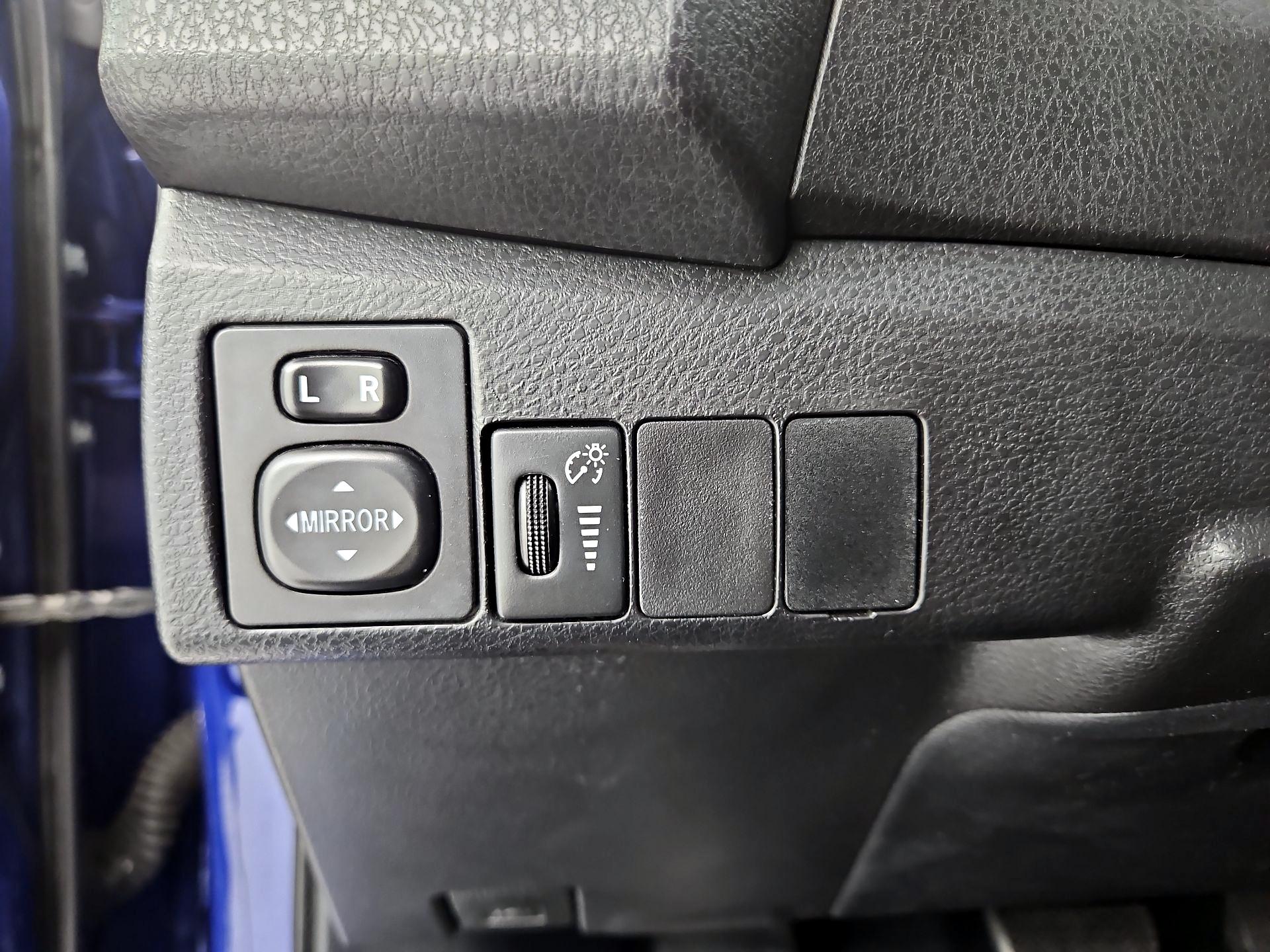 Thumbnail: 2016 Toyota Corolla - 13