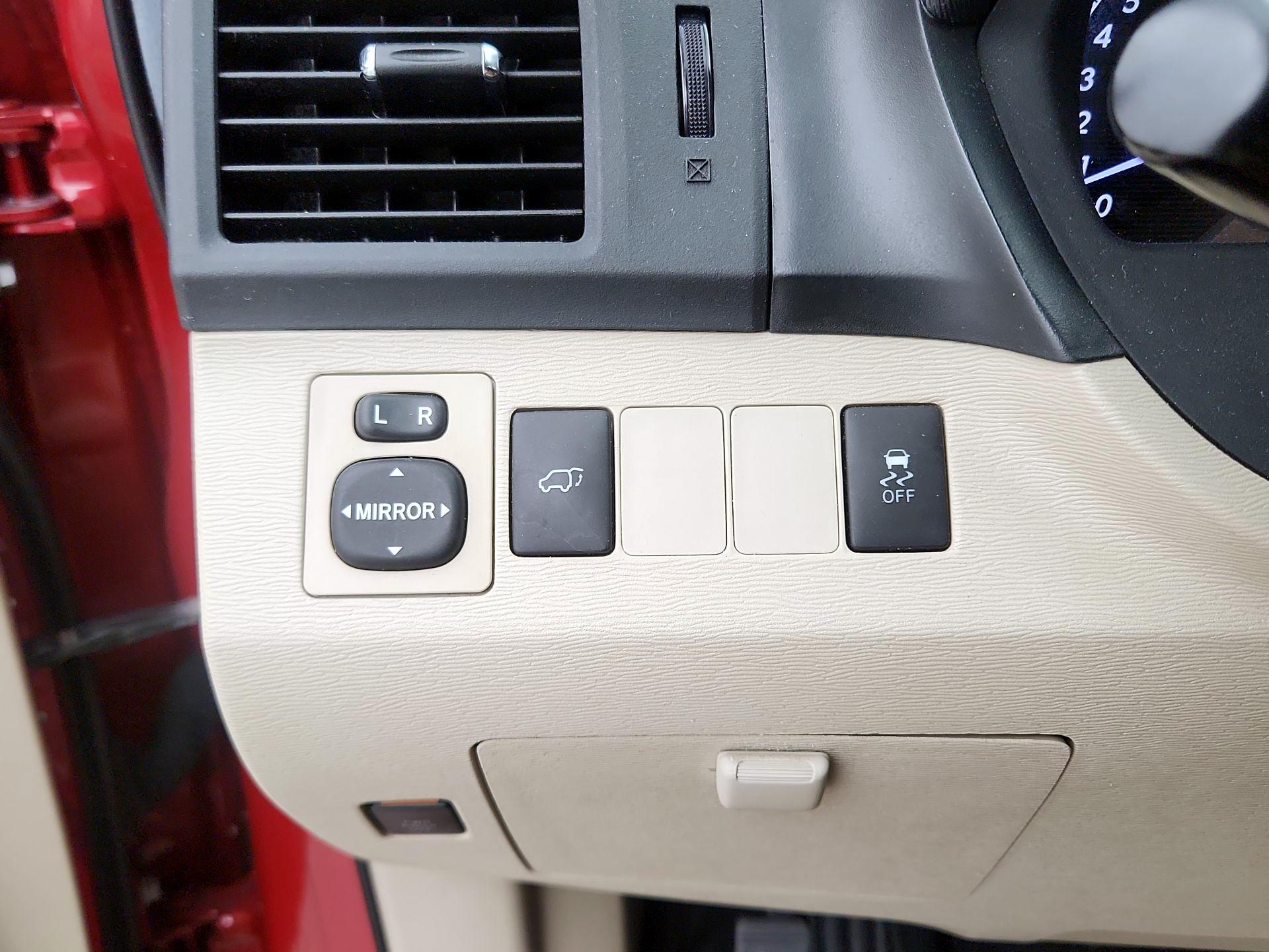 Thumbnail: 2013 Toyota Venza - 13