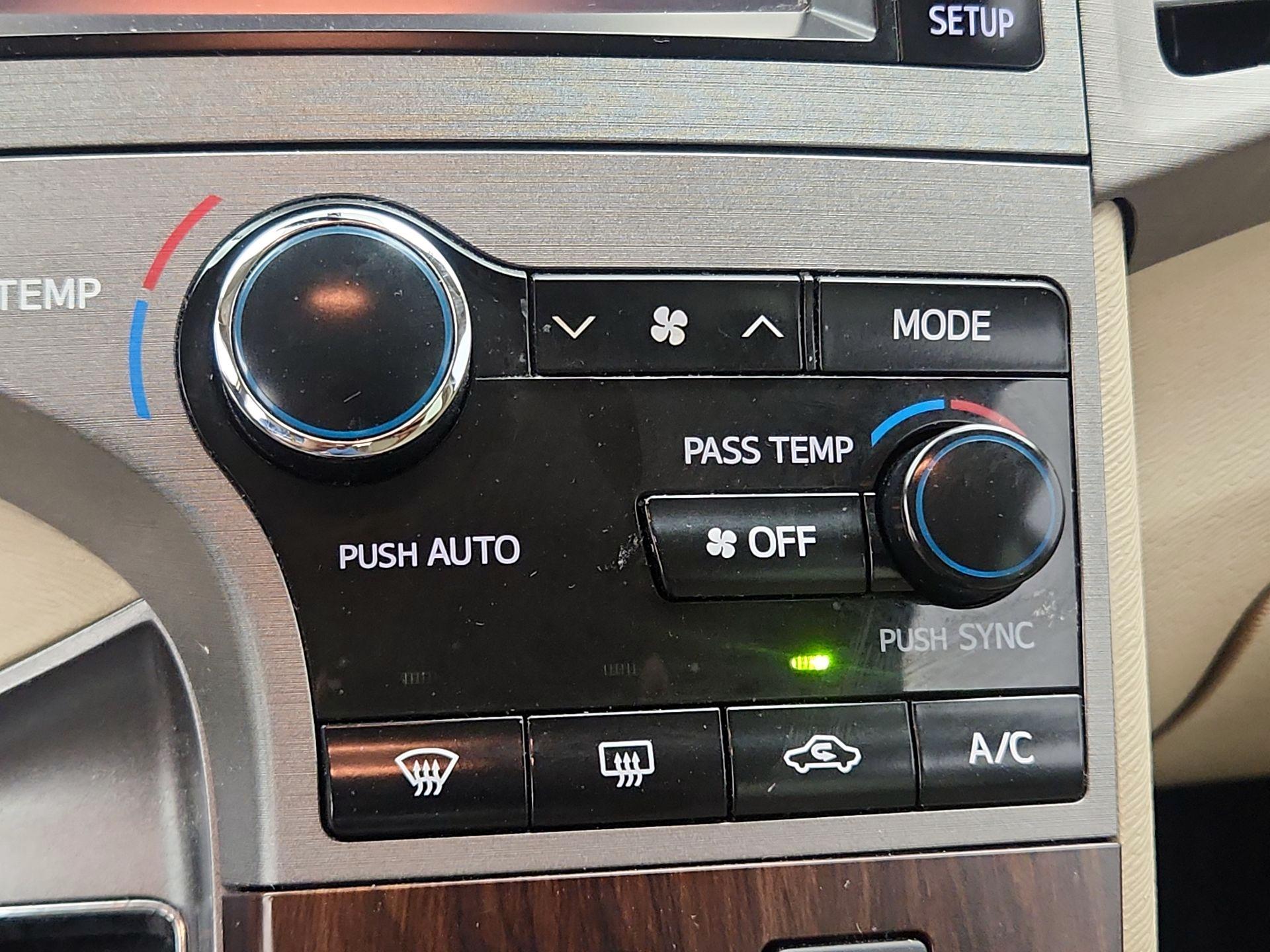 Thumbnail: 2013 Toyota Venza - 16