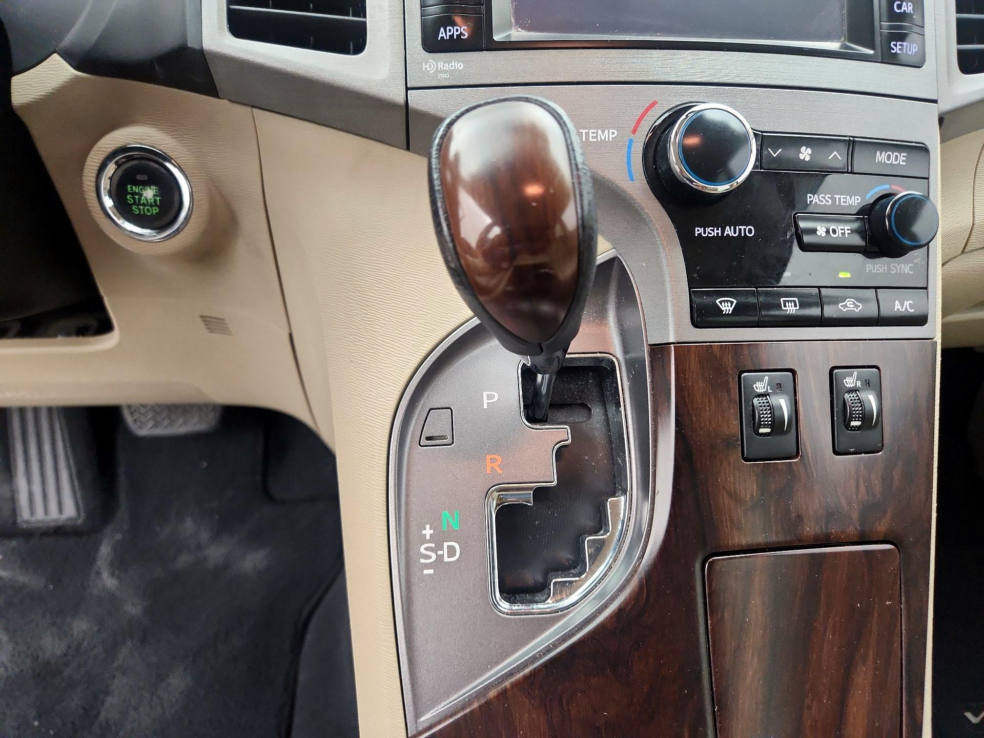 Thumbnail: 2013 Toyota Venza - 17