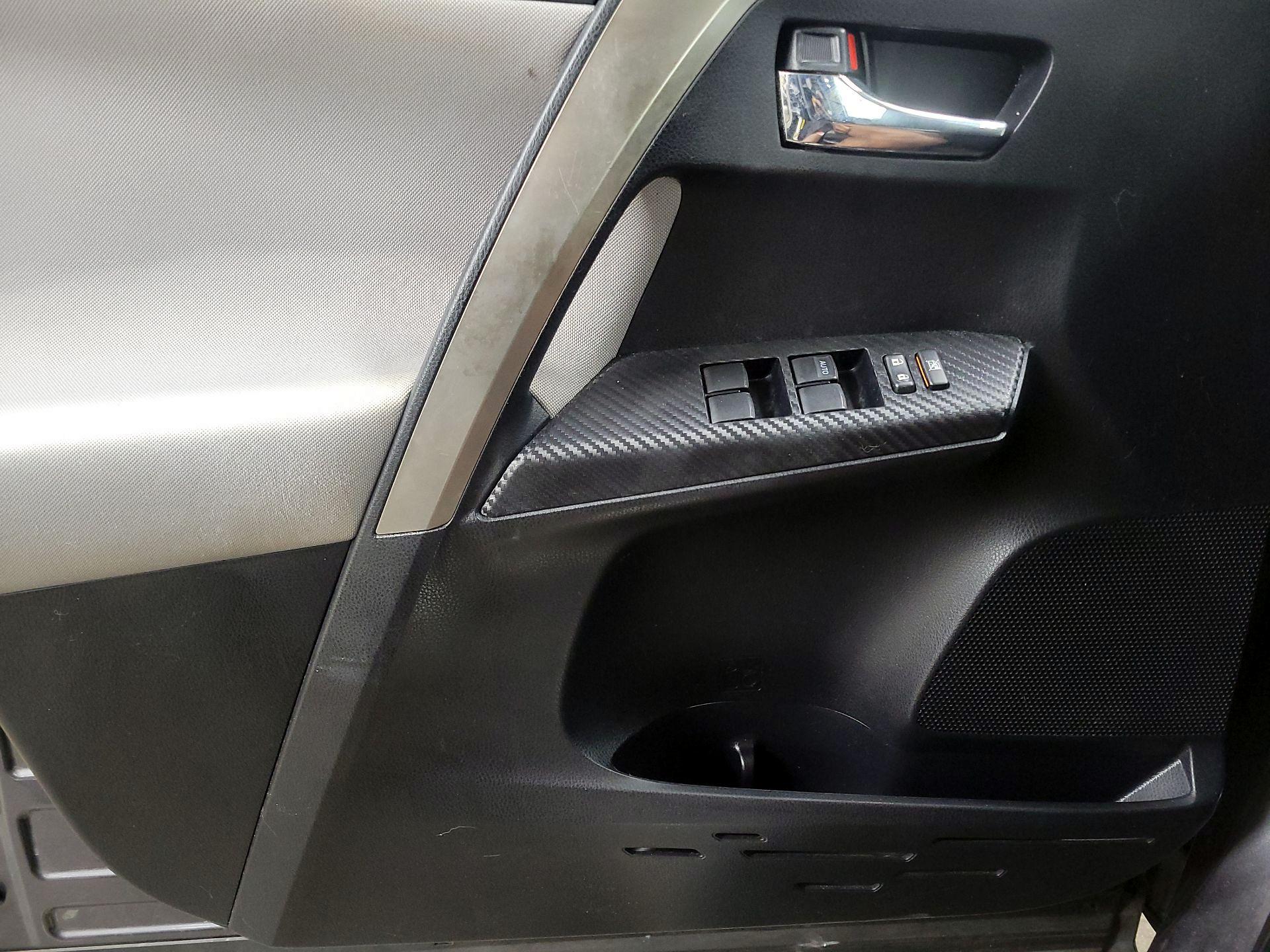 Thumbnail: 2014 Toyota RAV4 - 12