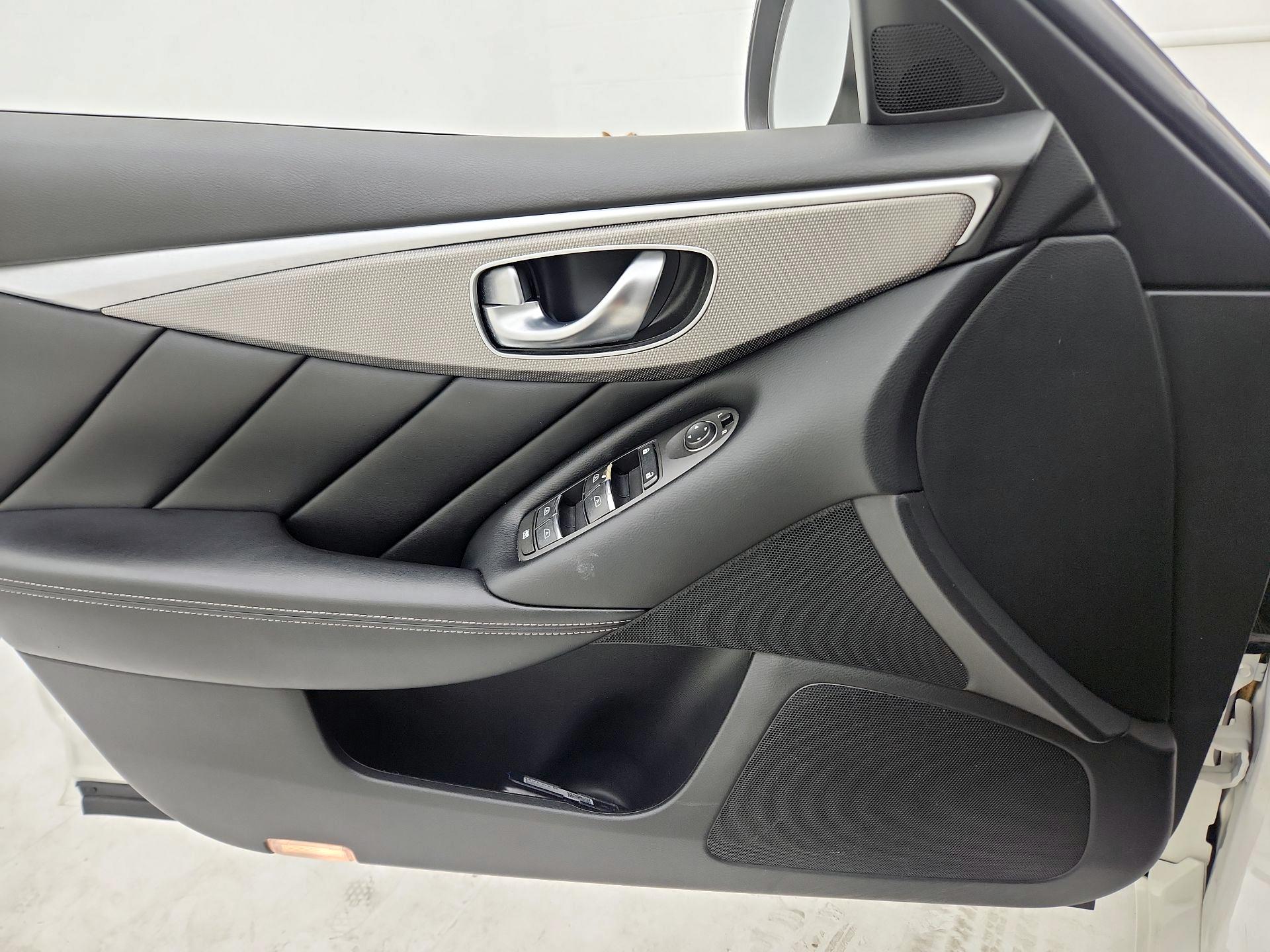 Thumbnail: 2015 INFINITI Q50 - 12