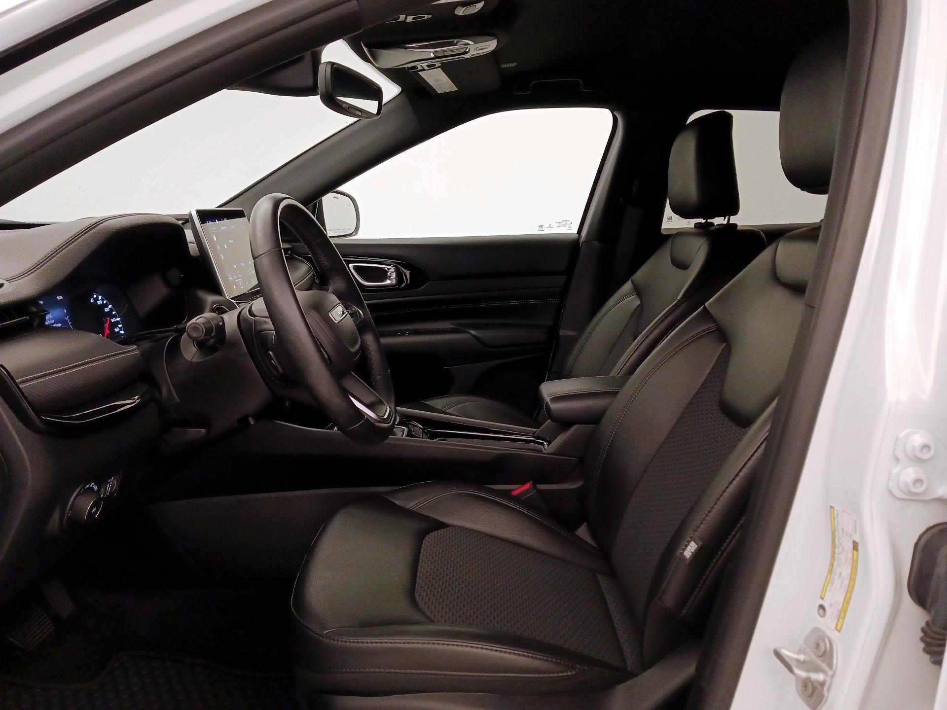 Thumbnail: 2022 Jeep Compass - 11