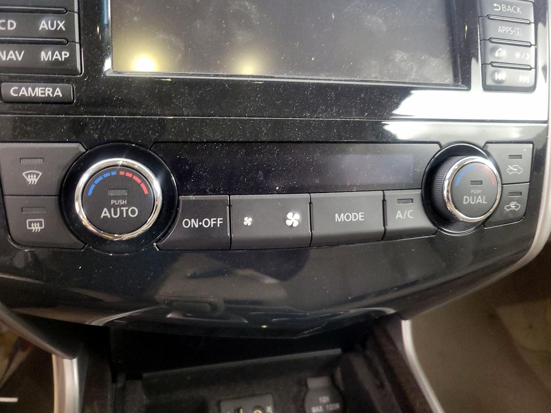 Thumbnail: 2014 Nissan Altima - 17