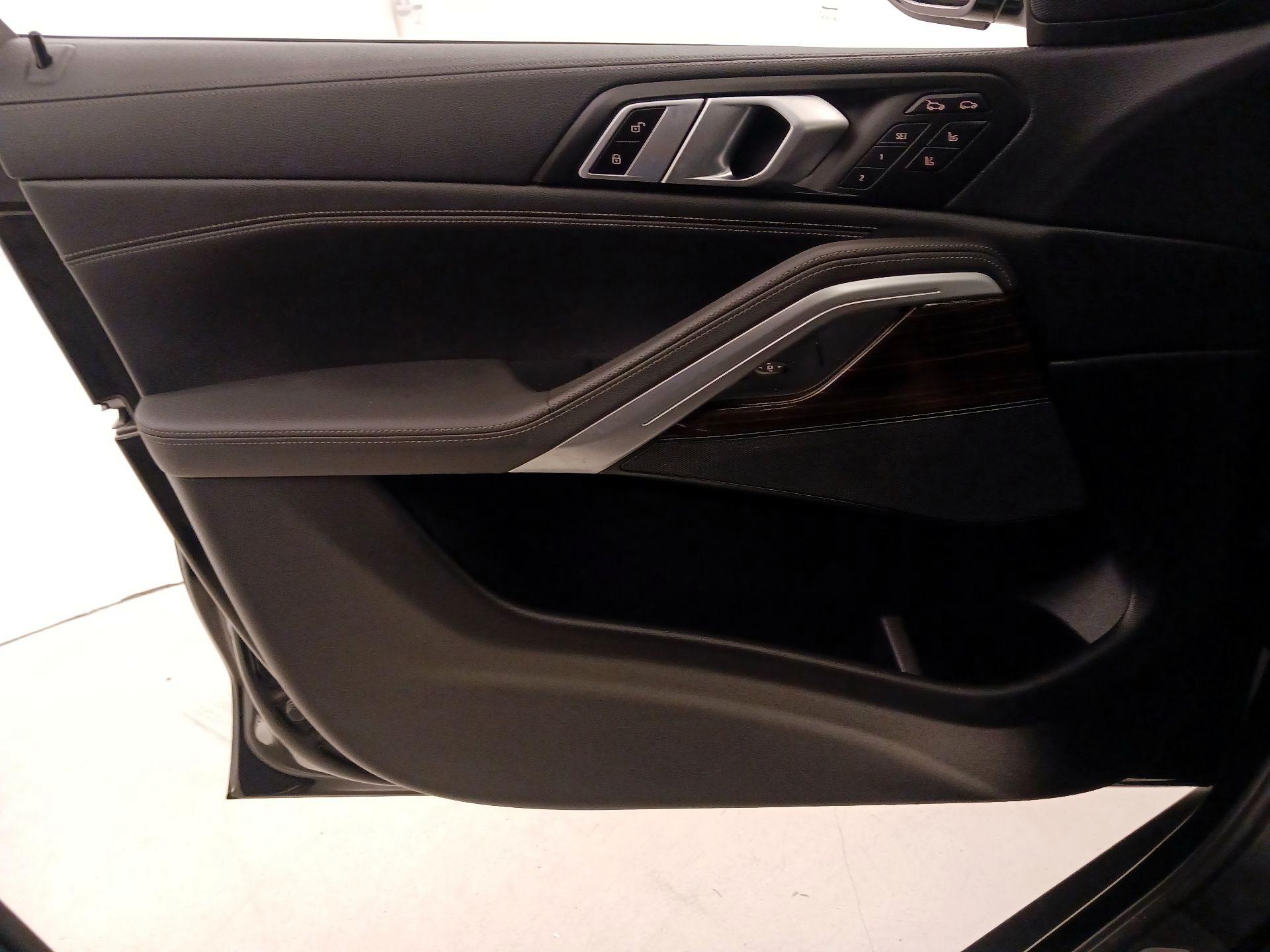 Thumbnail: 2021 BMW X6 - 12