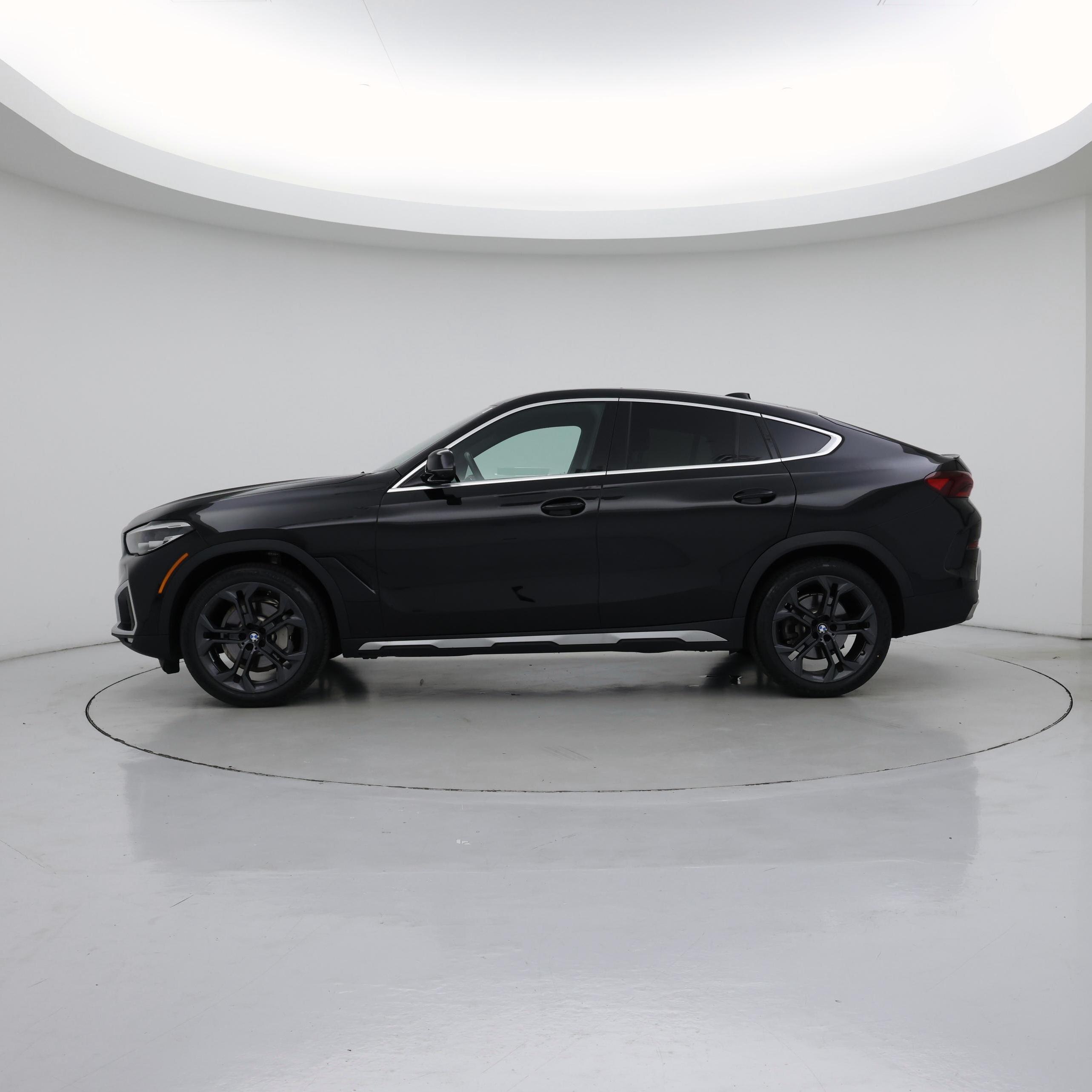 Thumbnail: 2021 BMW X6 - 3