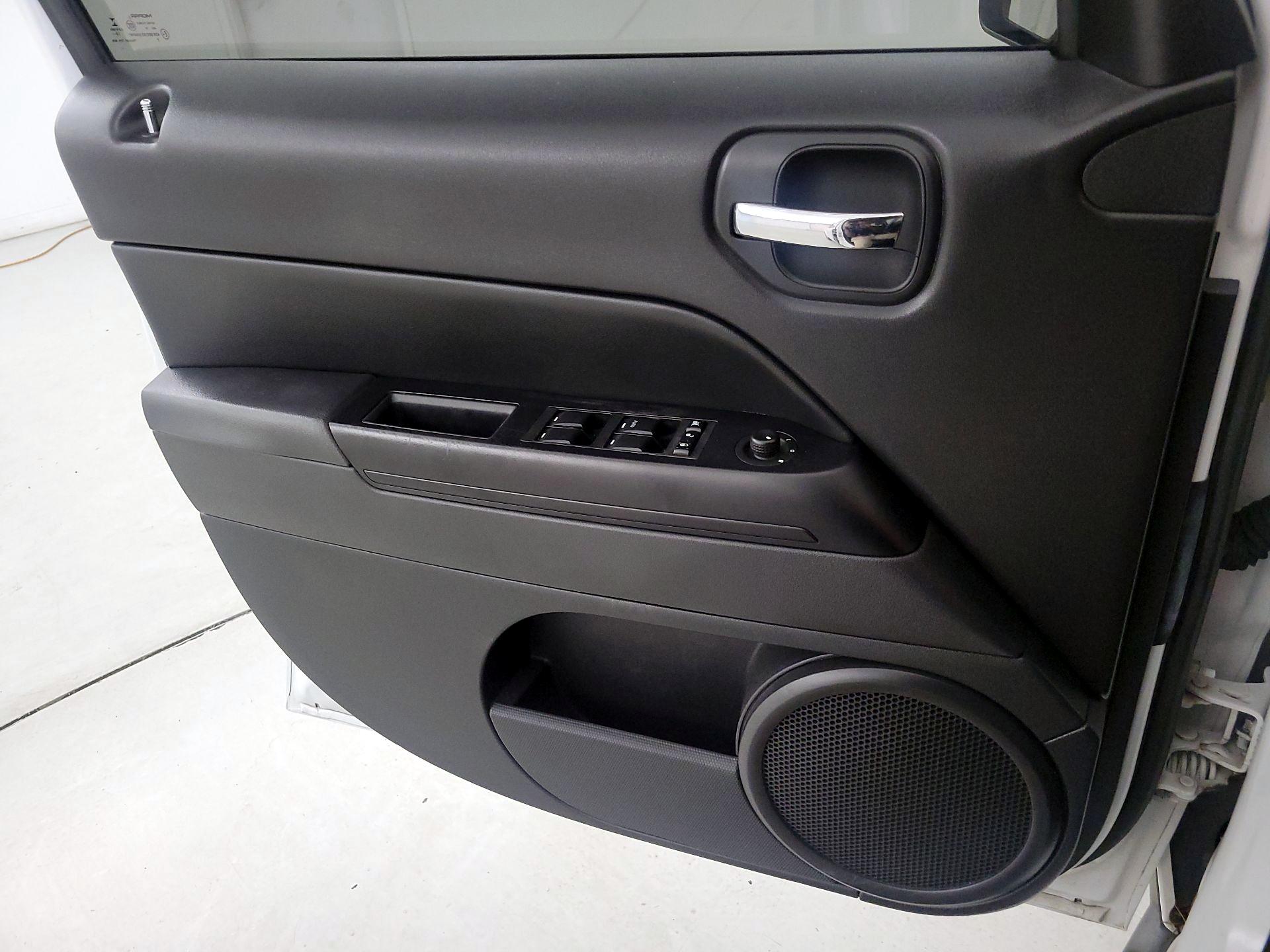 Thumbnail: 2016 Jeep Patriot - 12