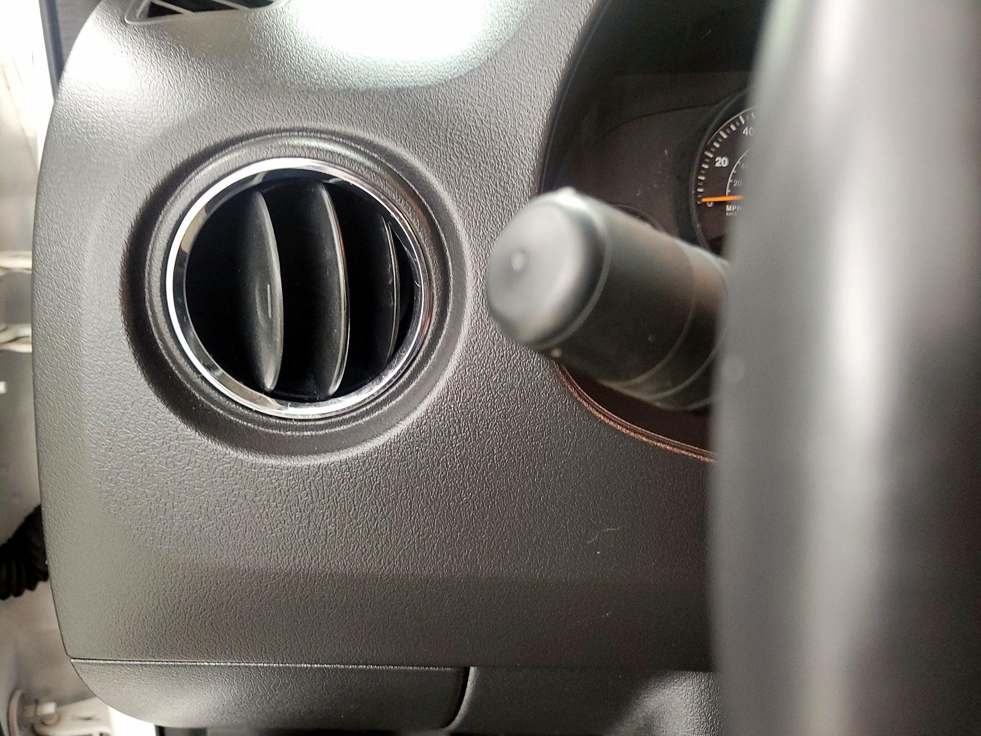 Thumbnail: 2016 Jeep Patriot - 13