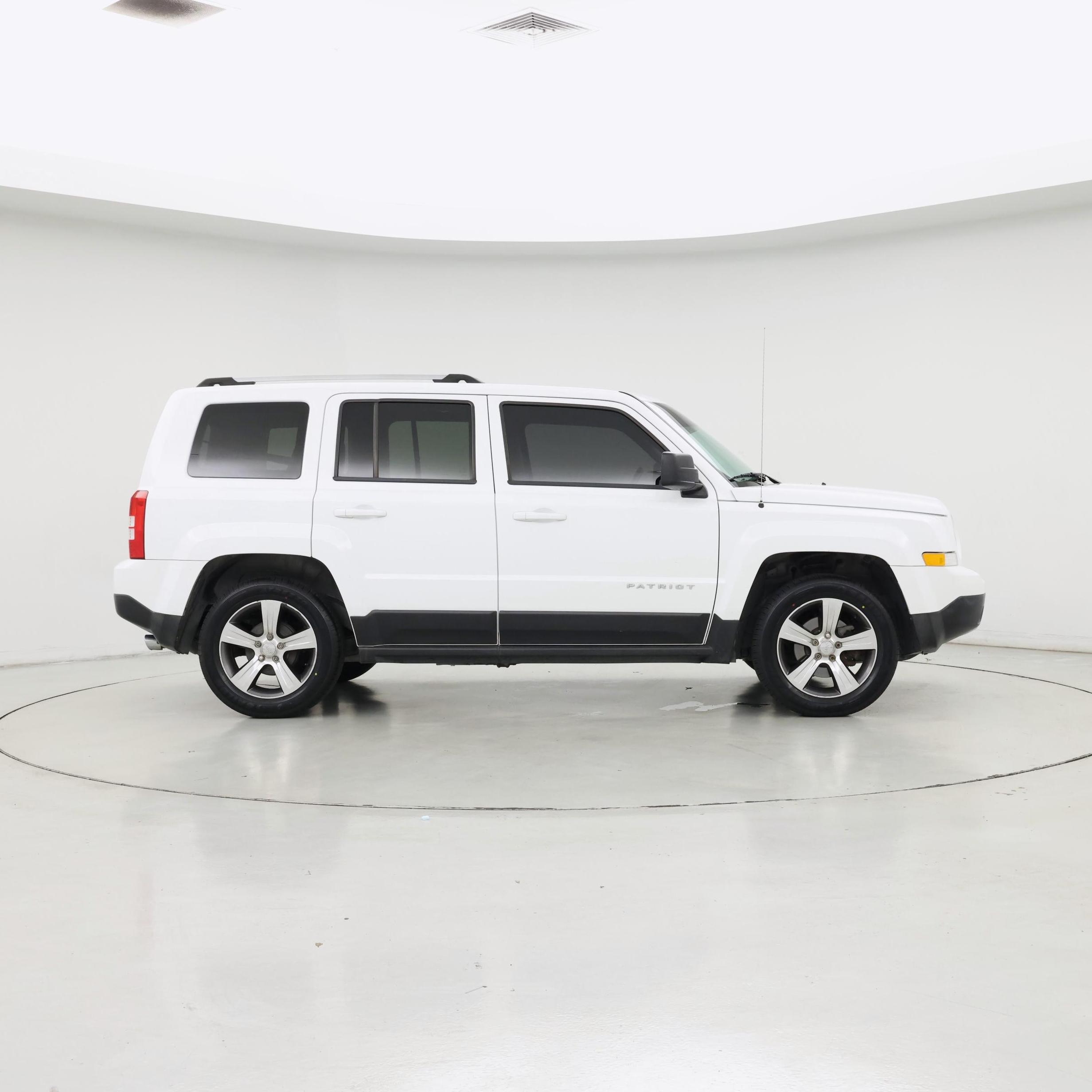 Thumbnail: 2016 Jeep Patriot - 7