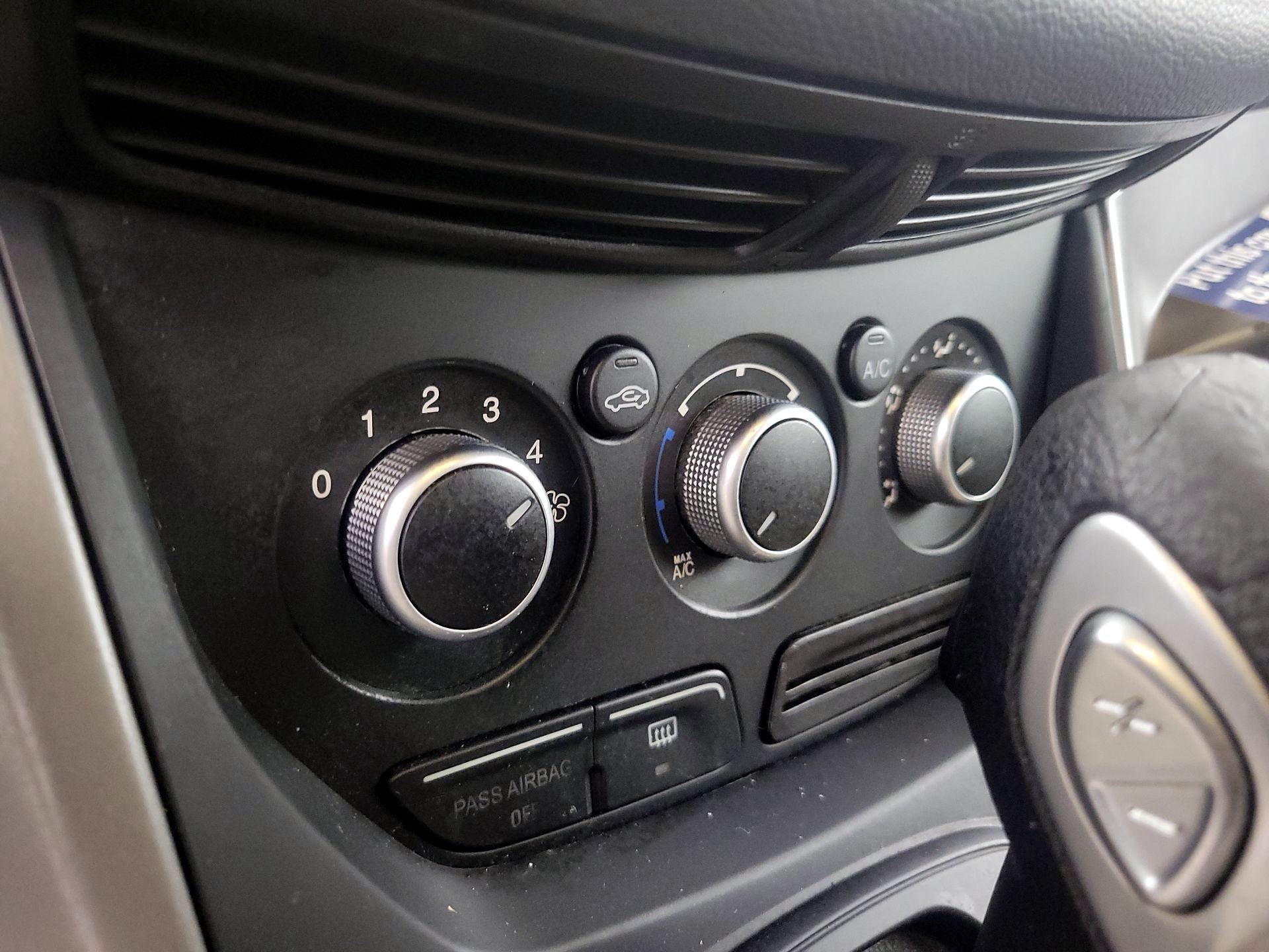 Thumbnail: 2015 Ford Escape - 16