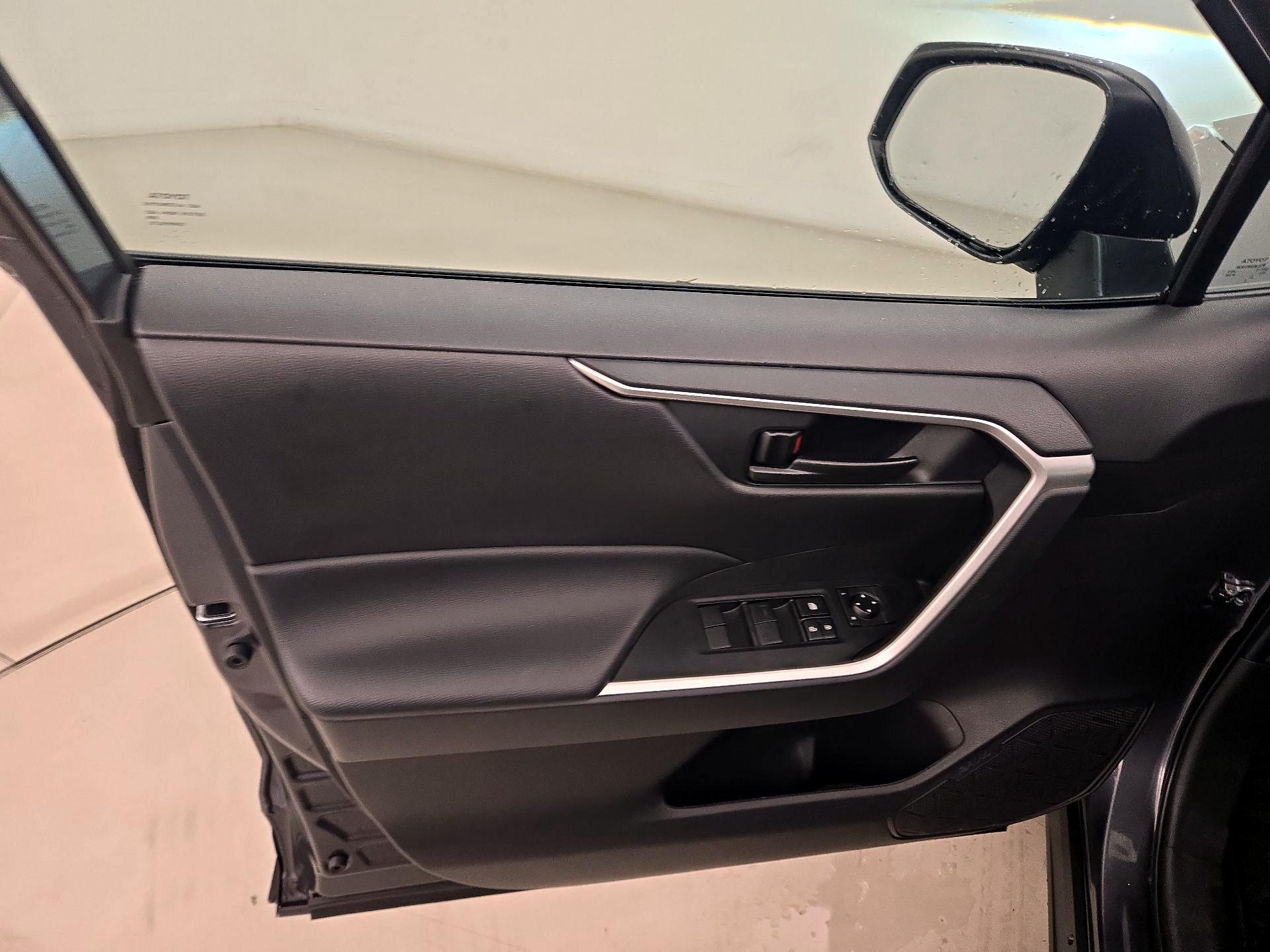 Thumbnail: 2023 Toyota RAV4 - 12