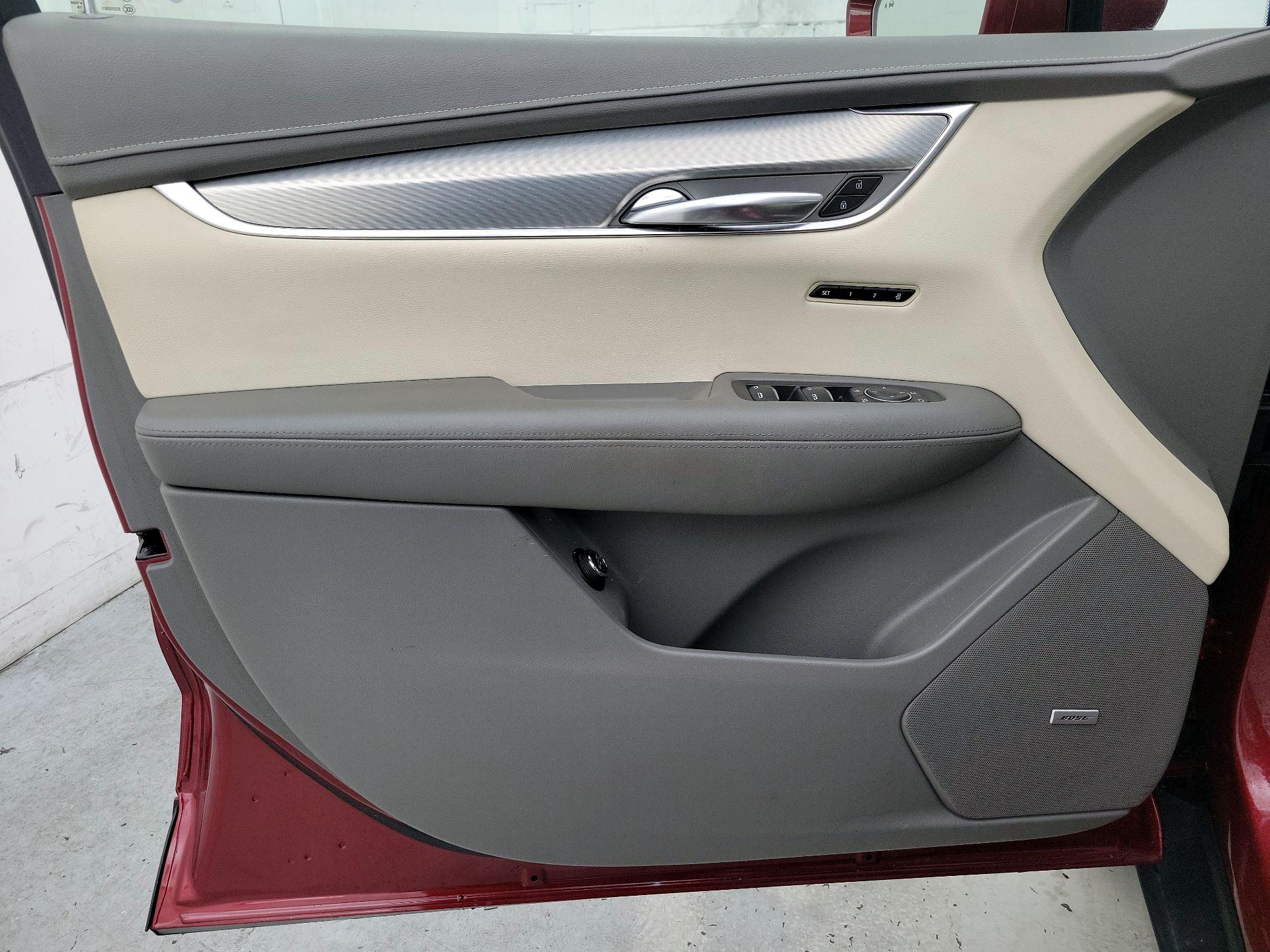 Thumbnail: 2020 Cadillac XT5 - 12