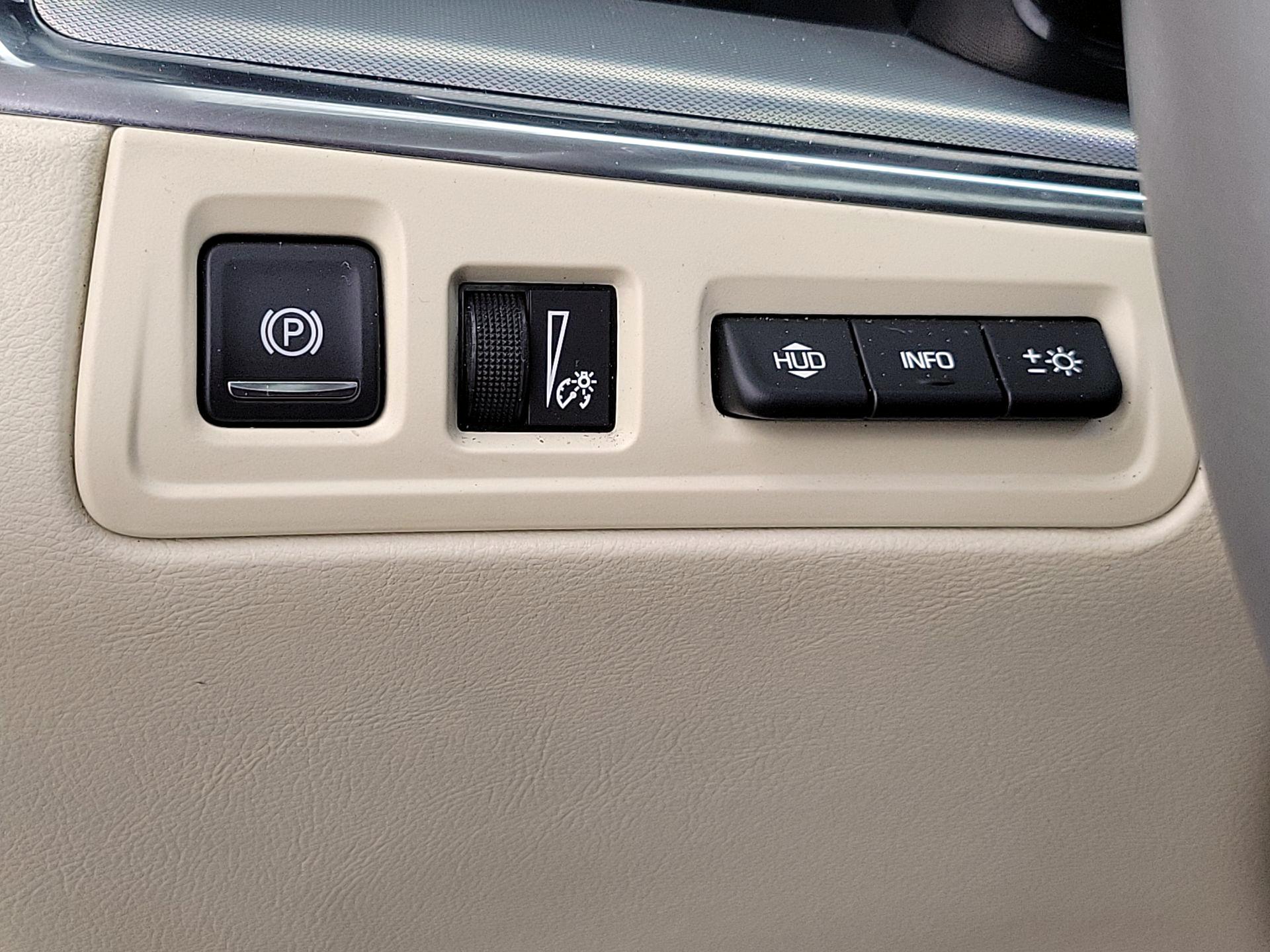 Thumbnail: 2020 Cadillac XT5 - 13