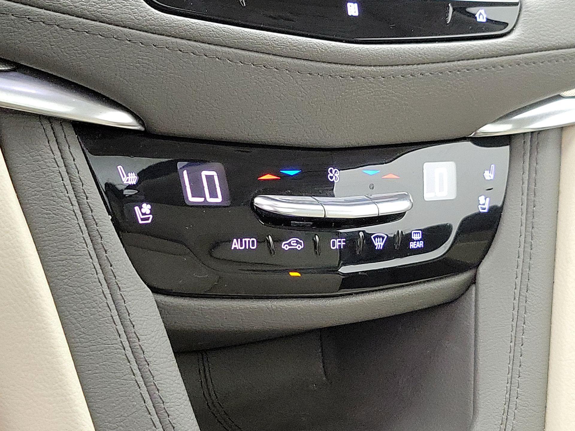 Thumbnail: 2020 Cadillac XT5 - 16
