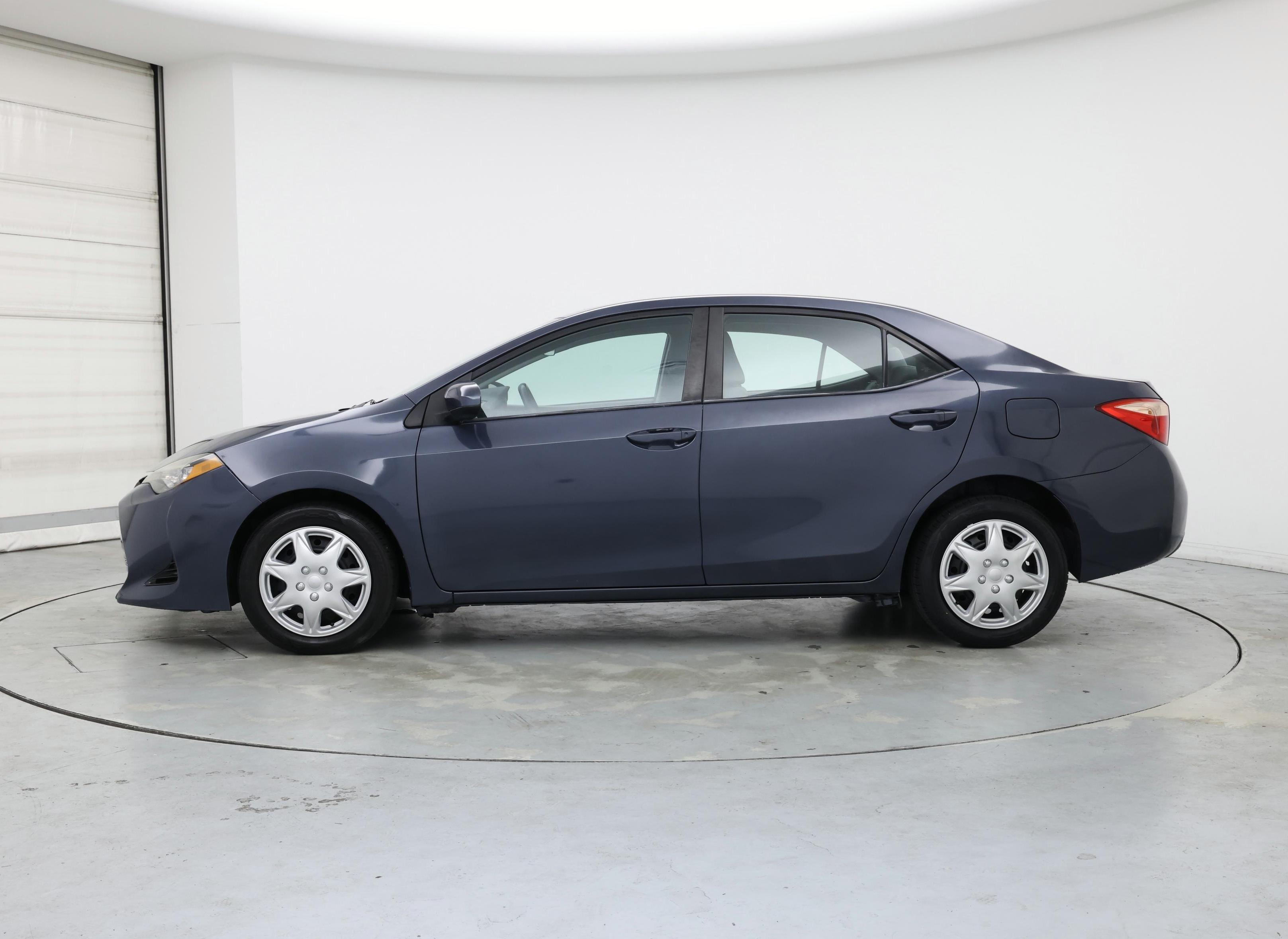 Thumbnail: 2018 Toyota Corolla - 3