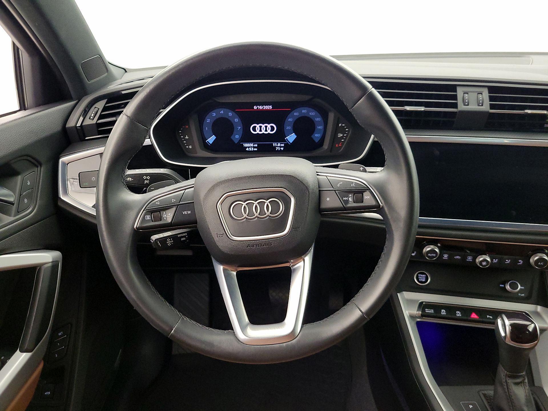 Thumbnail: 2022 Audi Q3 - 10