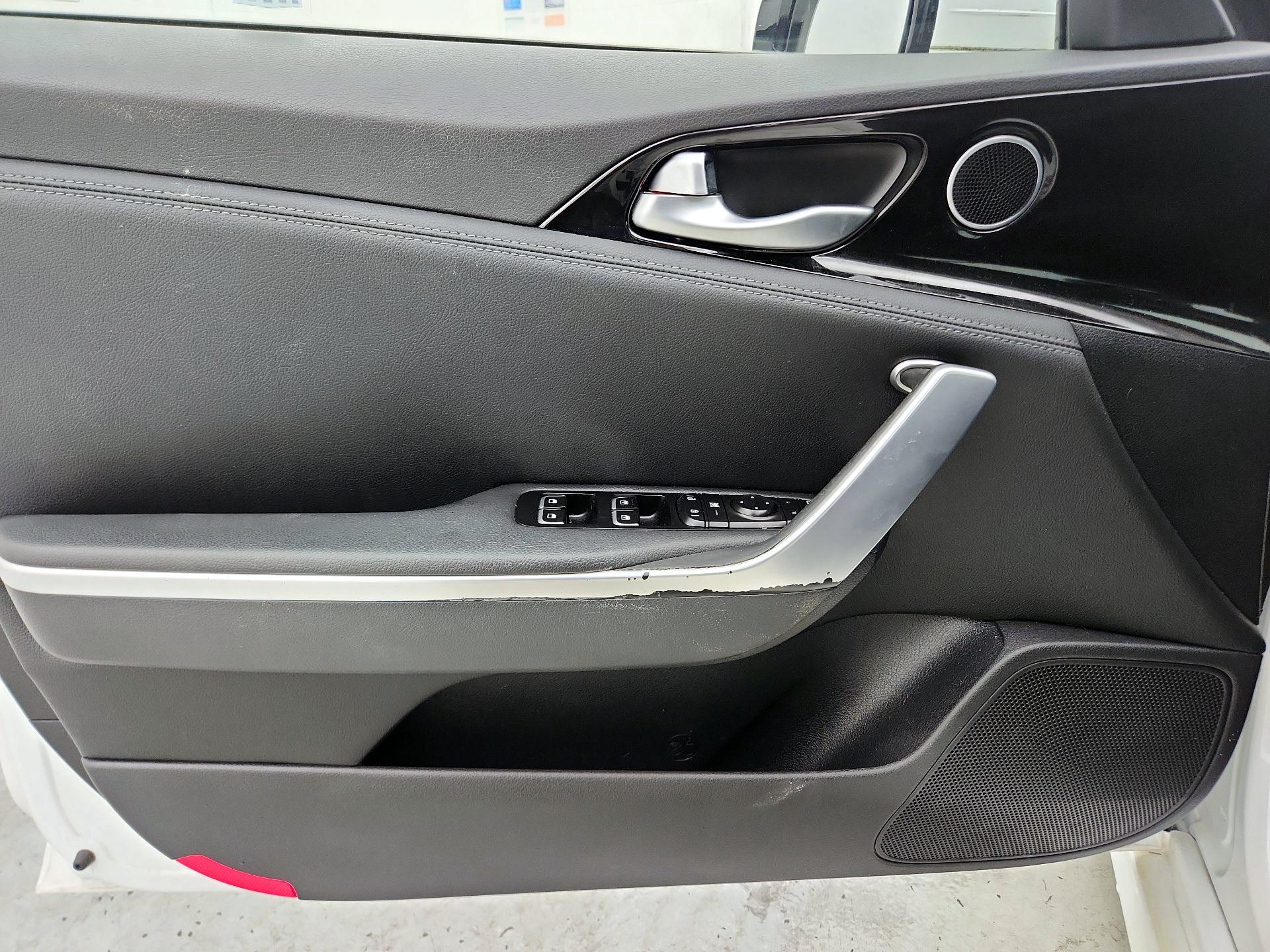 Thumbnail: 2018 Kia Stinger - 12