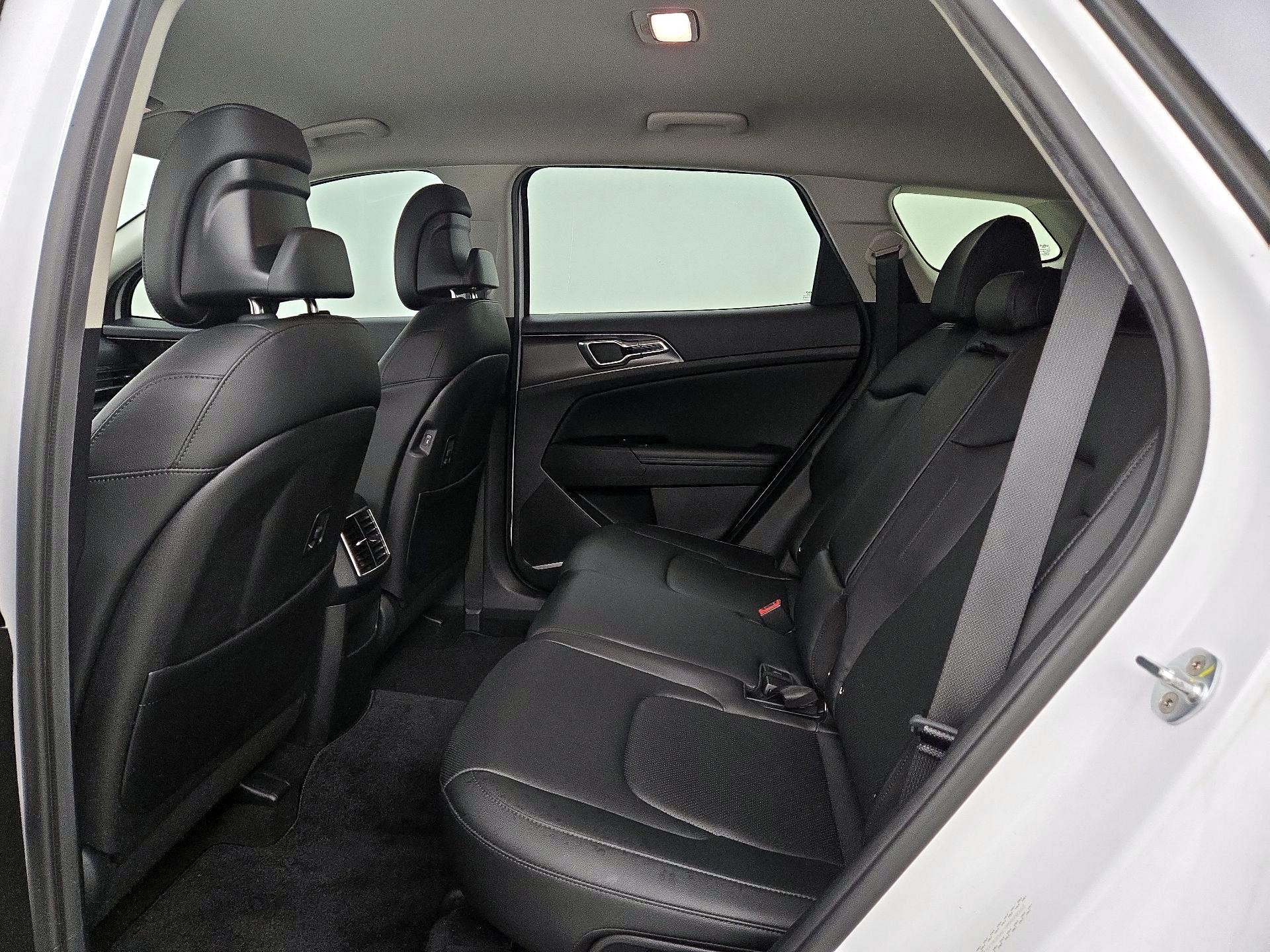 Thumbnail: 2023 Kia Sportage - 20