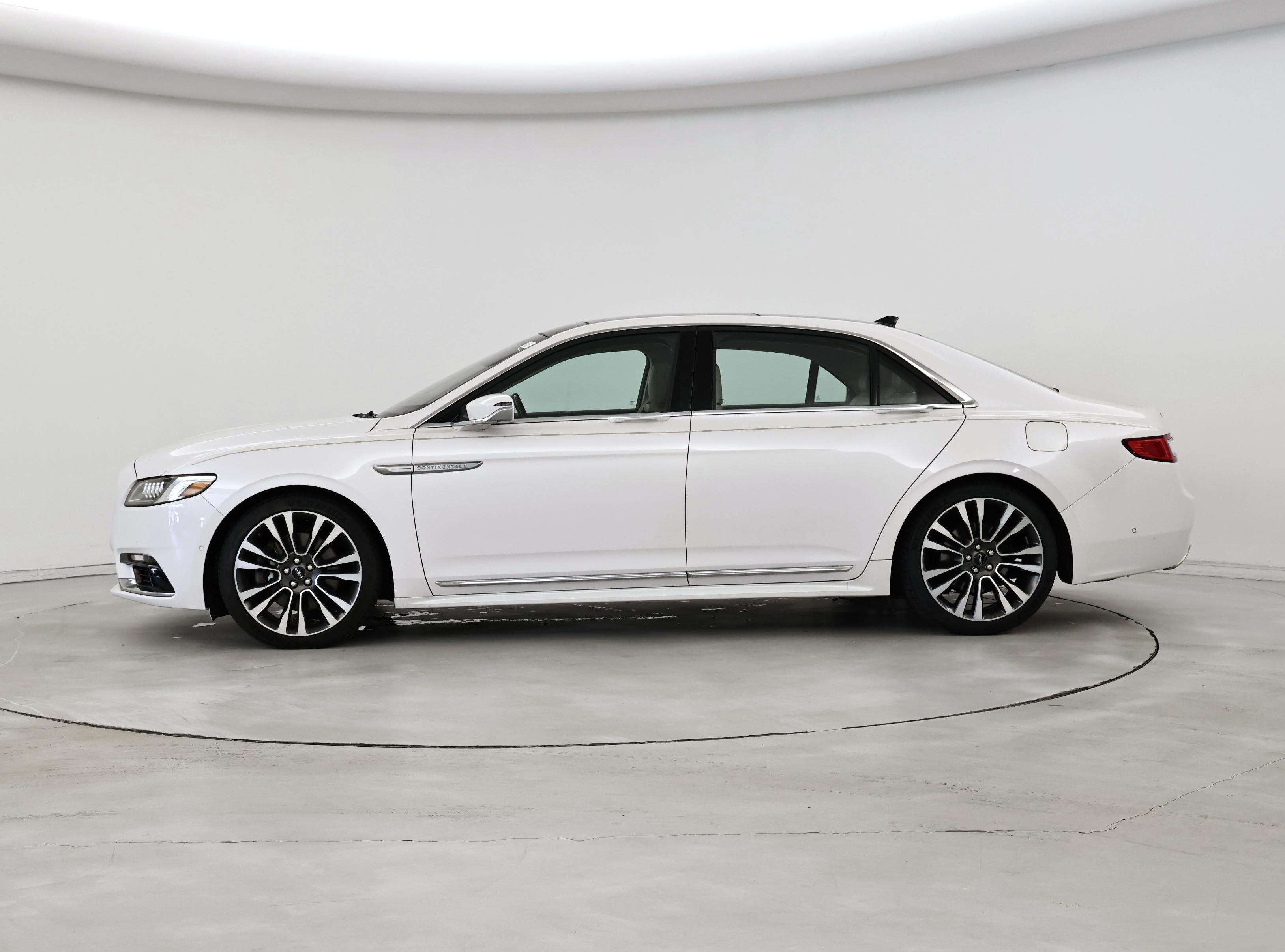 Thumbnail: 2019 Lincoln Continental - 3