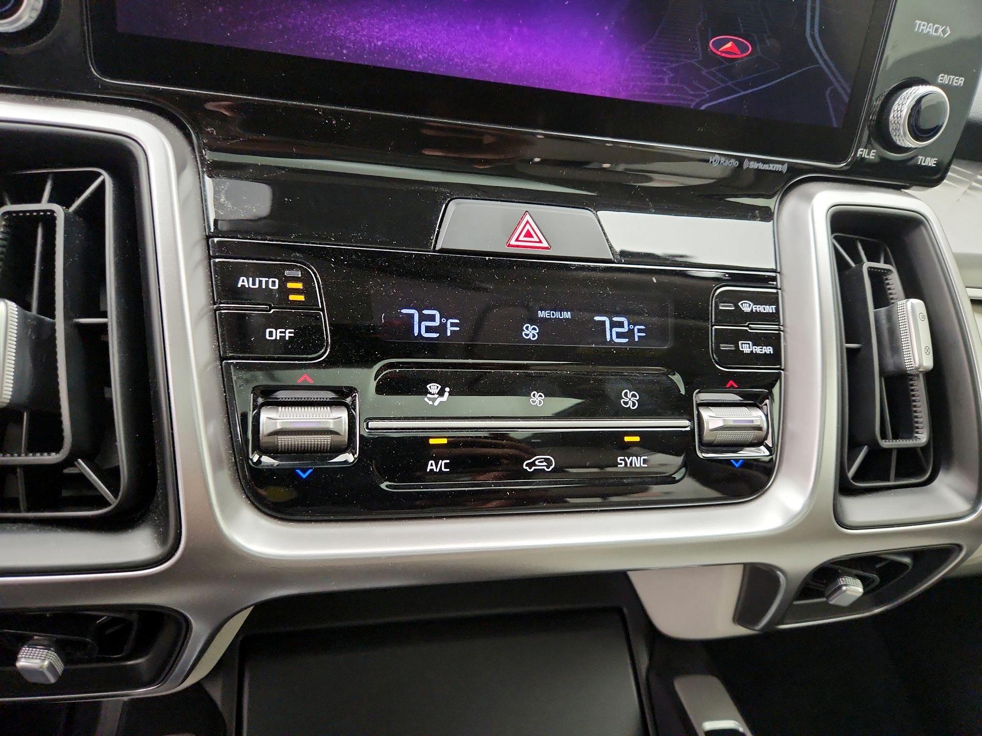 Thumbnail: 2022 Kia Sorento - 17