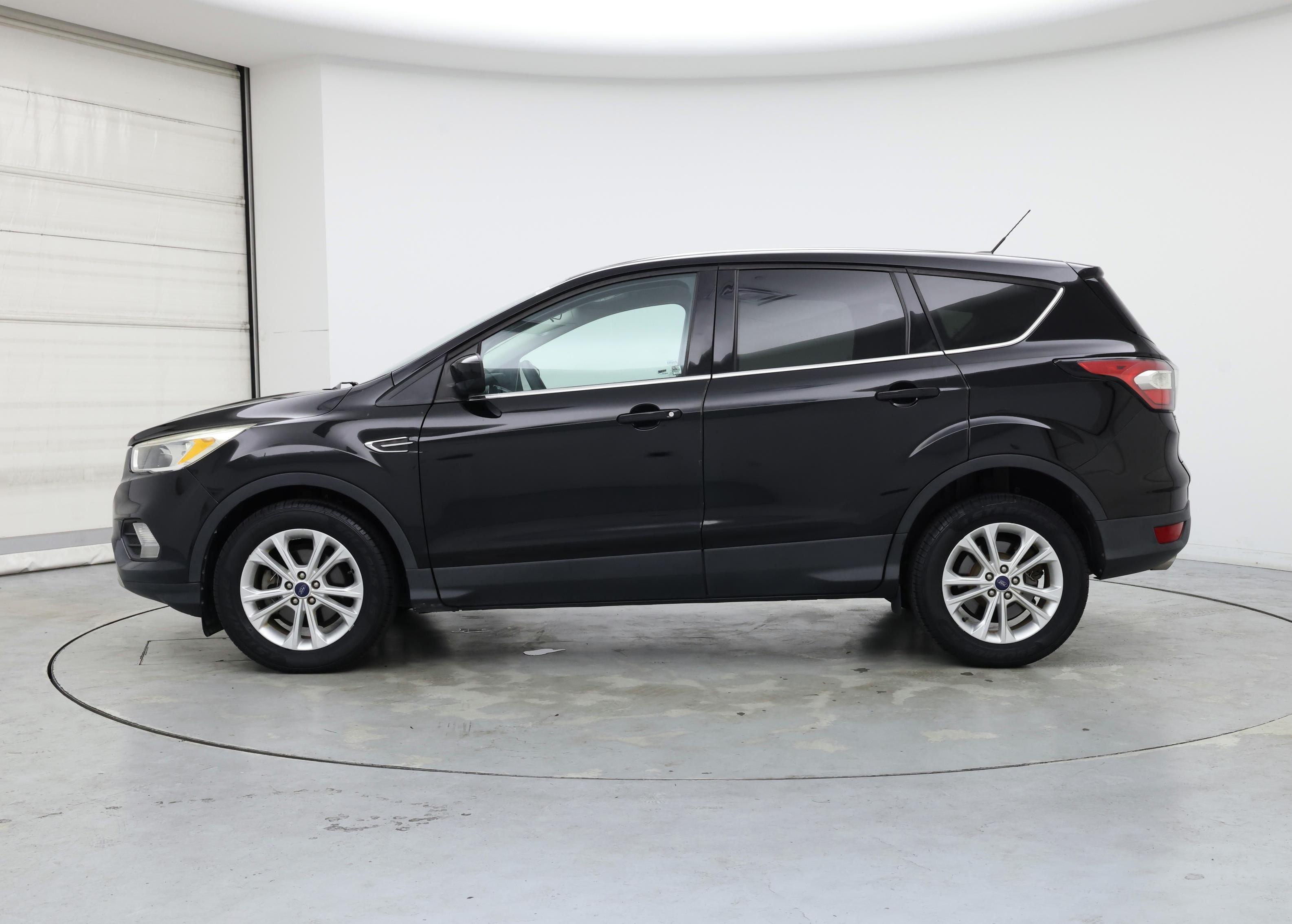 Thumbnail: 2017 Ford Escape - 3
