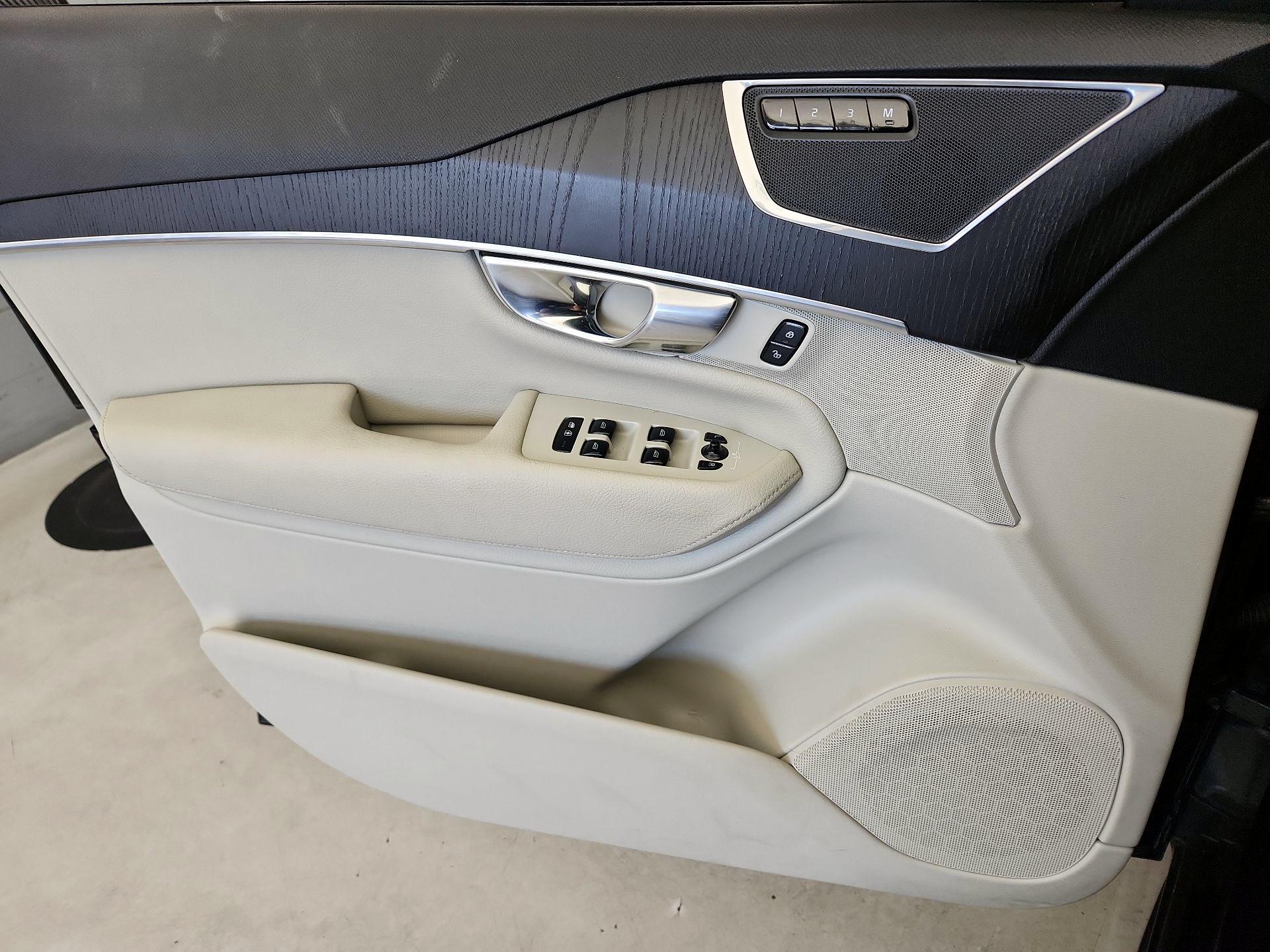 Thumbnail: 2020 Volvo XC90 - 12