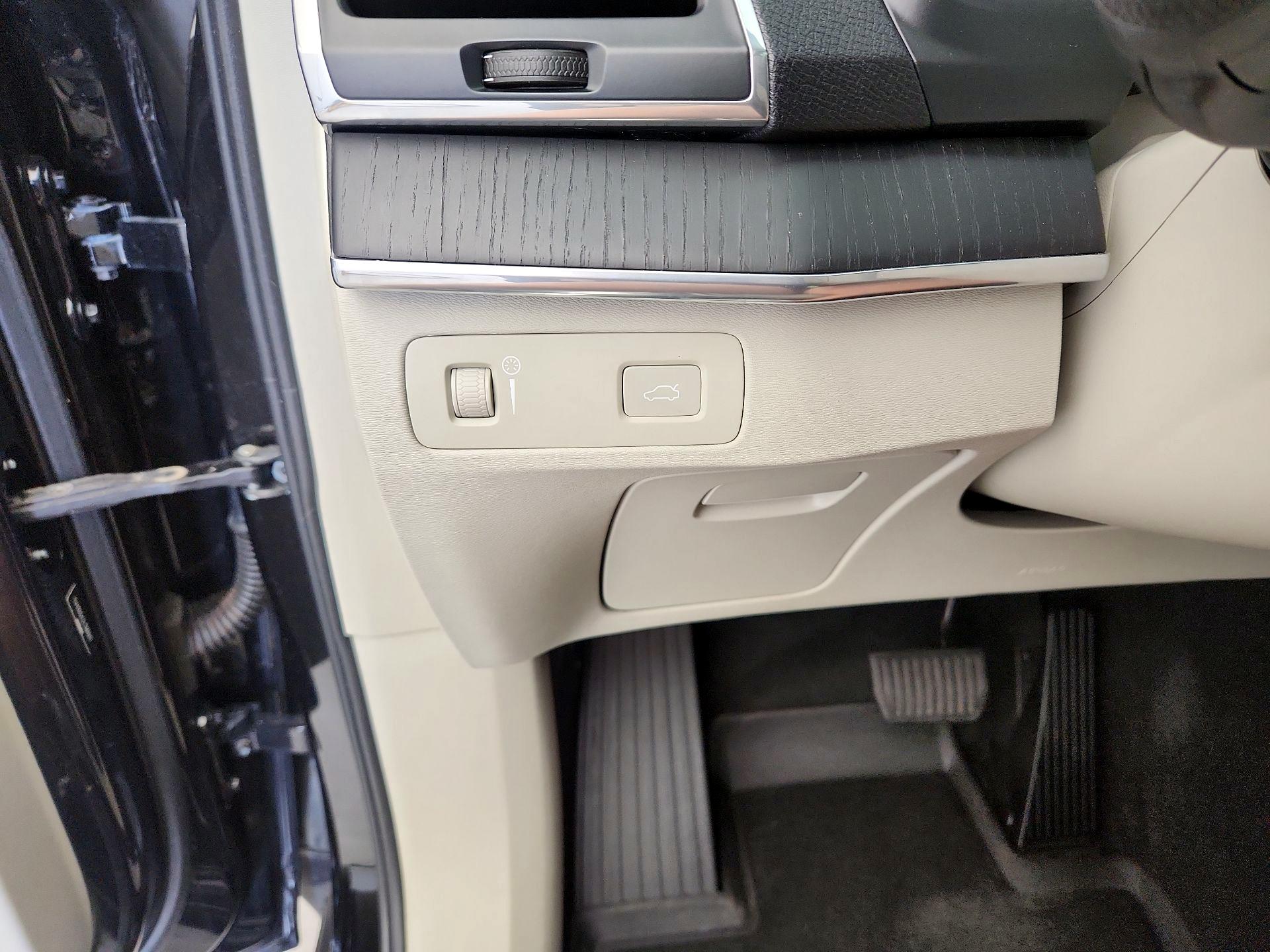 Thumbnail: 2020 Volvo XC90 - 13
