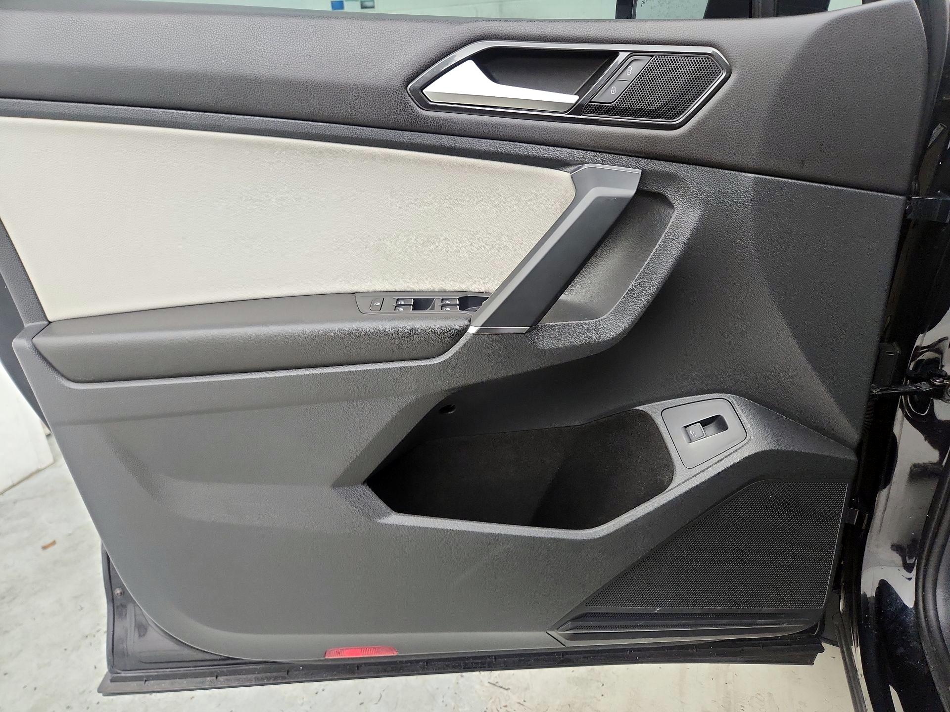 Thumbnail: 2018 Volkswagen Tiguan - 12