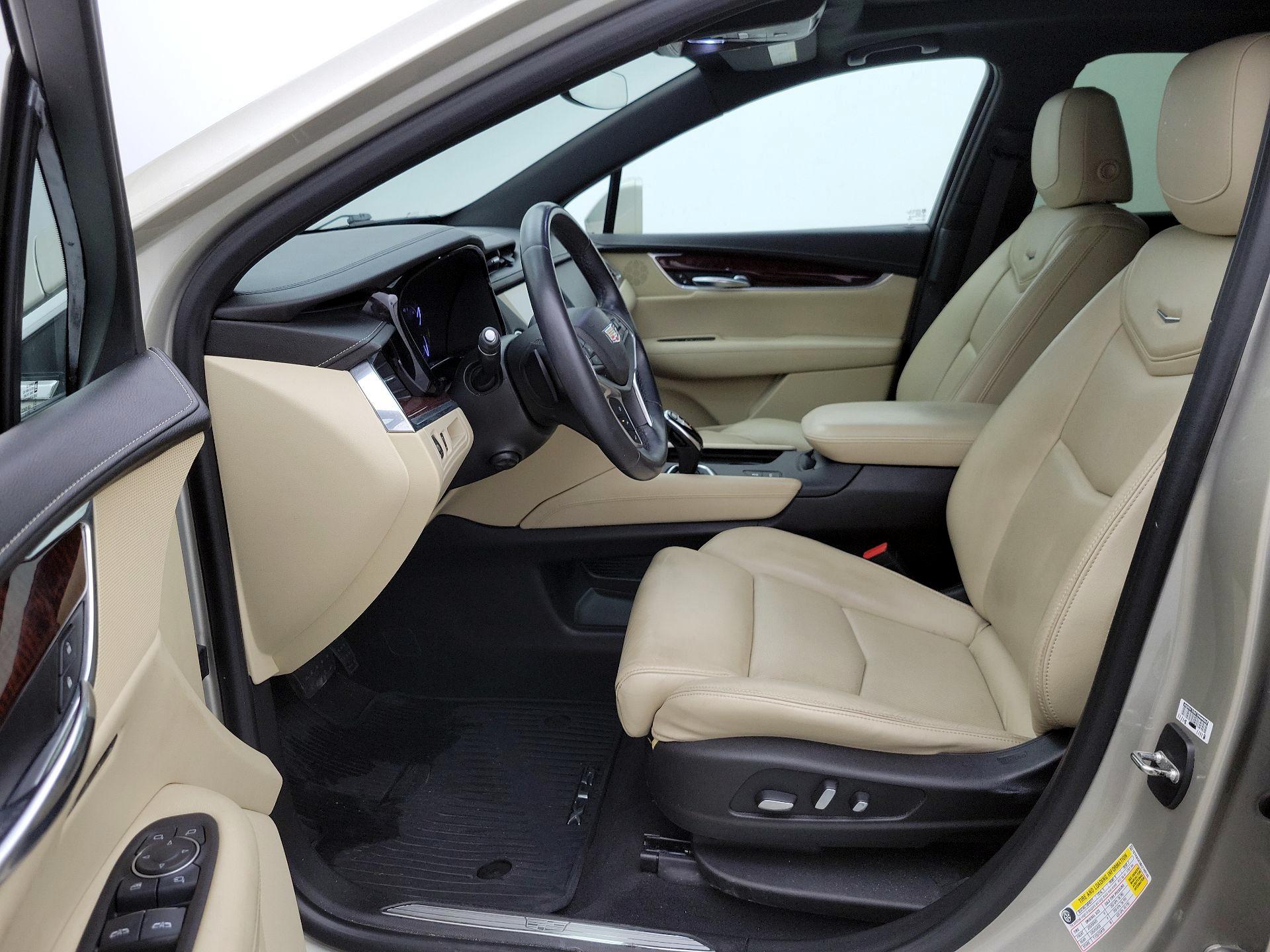 Thumbnail: 2017 Cadillac XT5 - 11