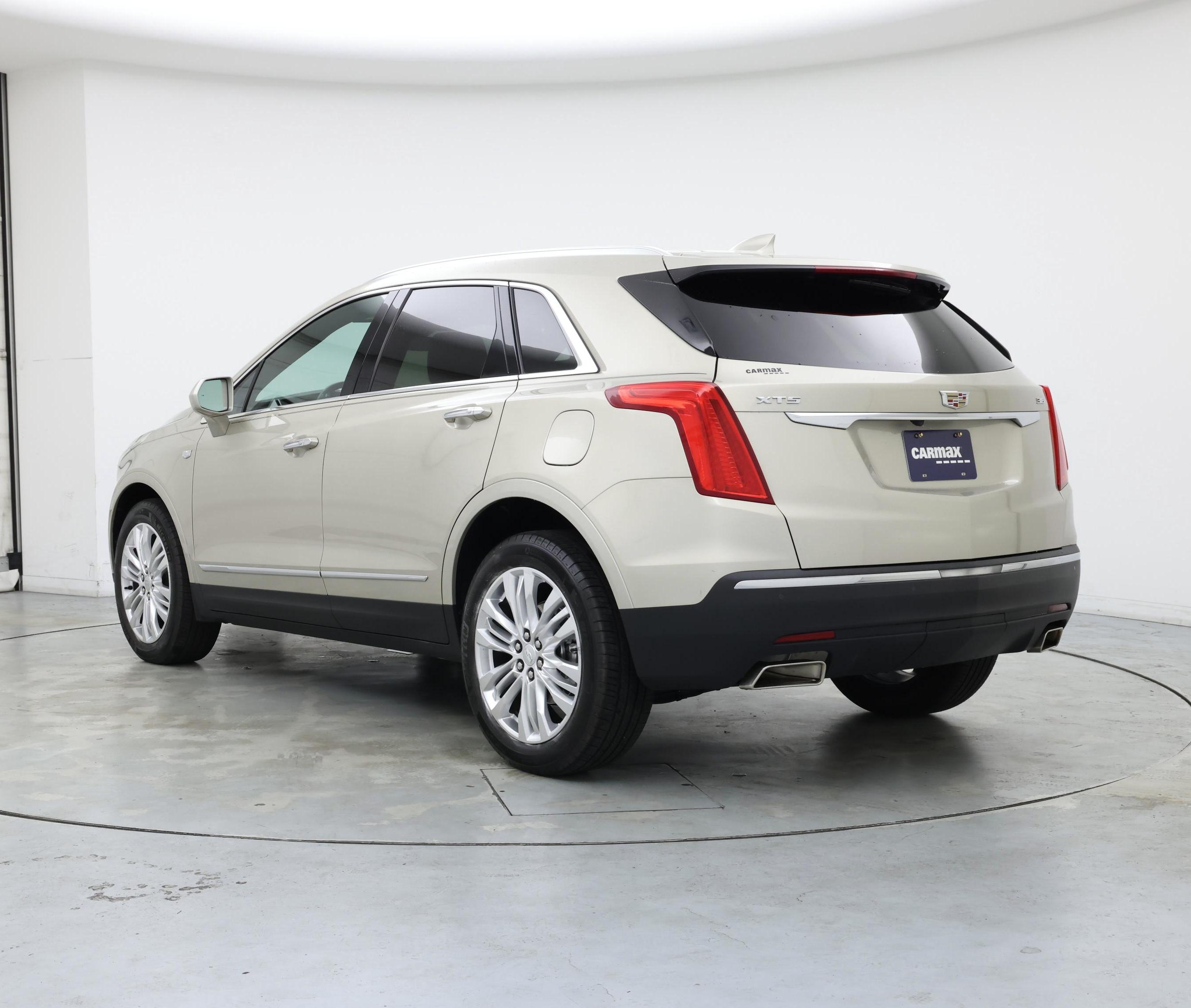 Thumbnail: 2017 Cadillac XT5 - 2