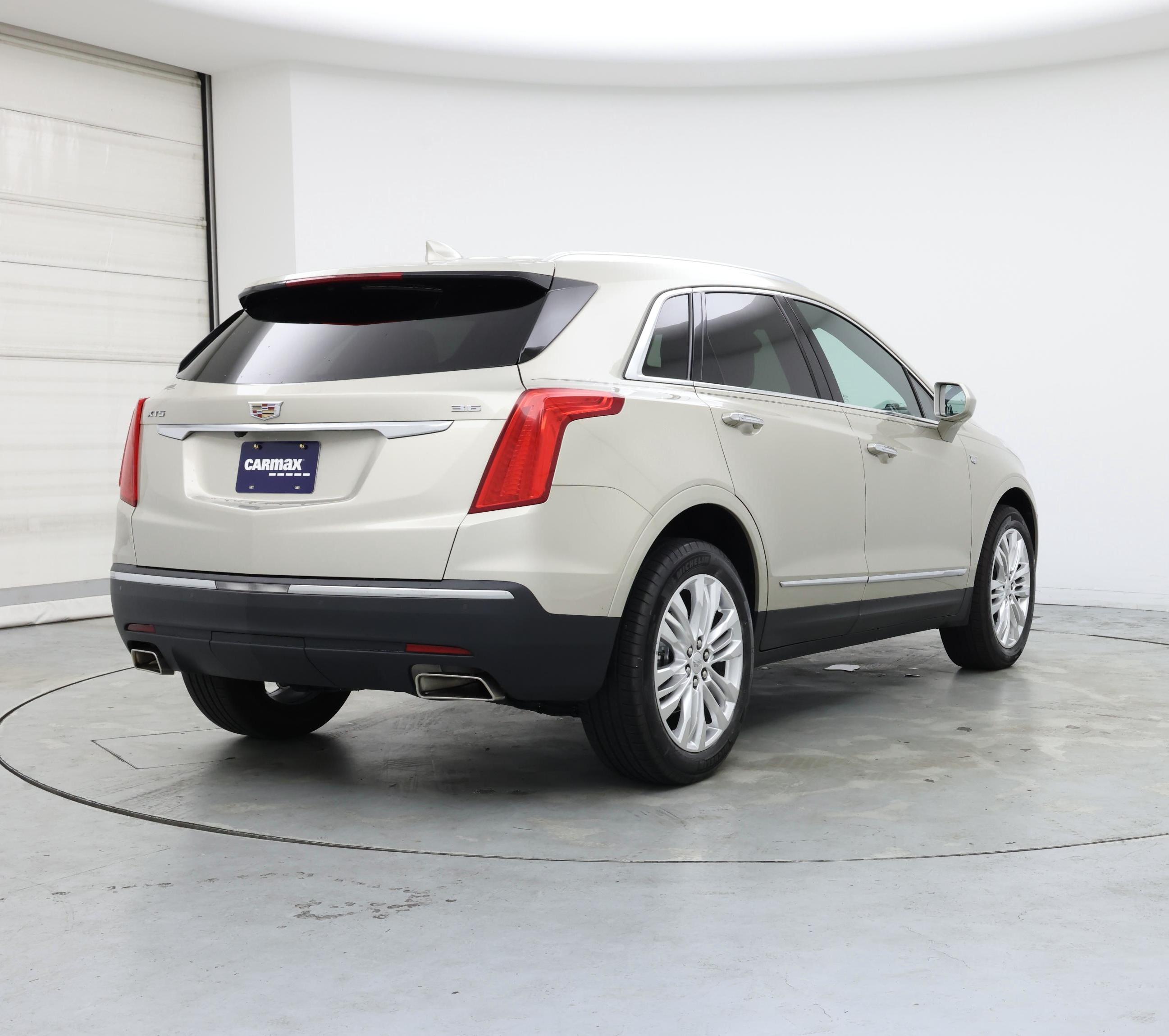 Thumbnail: 2017 Cadillac XT5 - 8