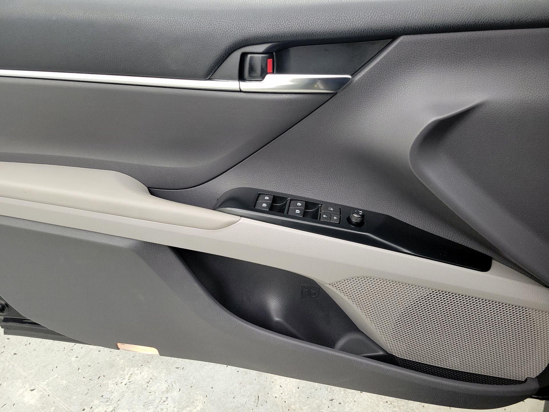 Thumbnail: 2018 Toyota Camry - 12