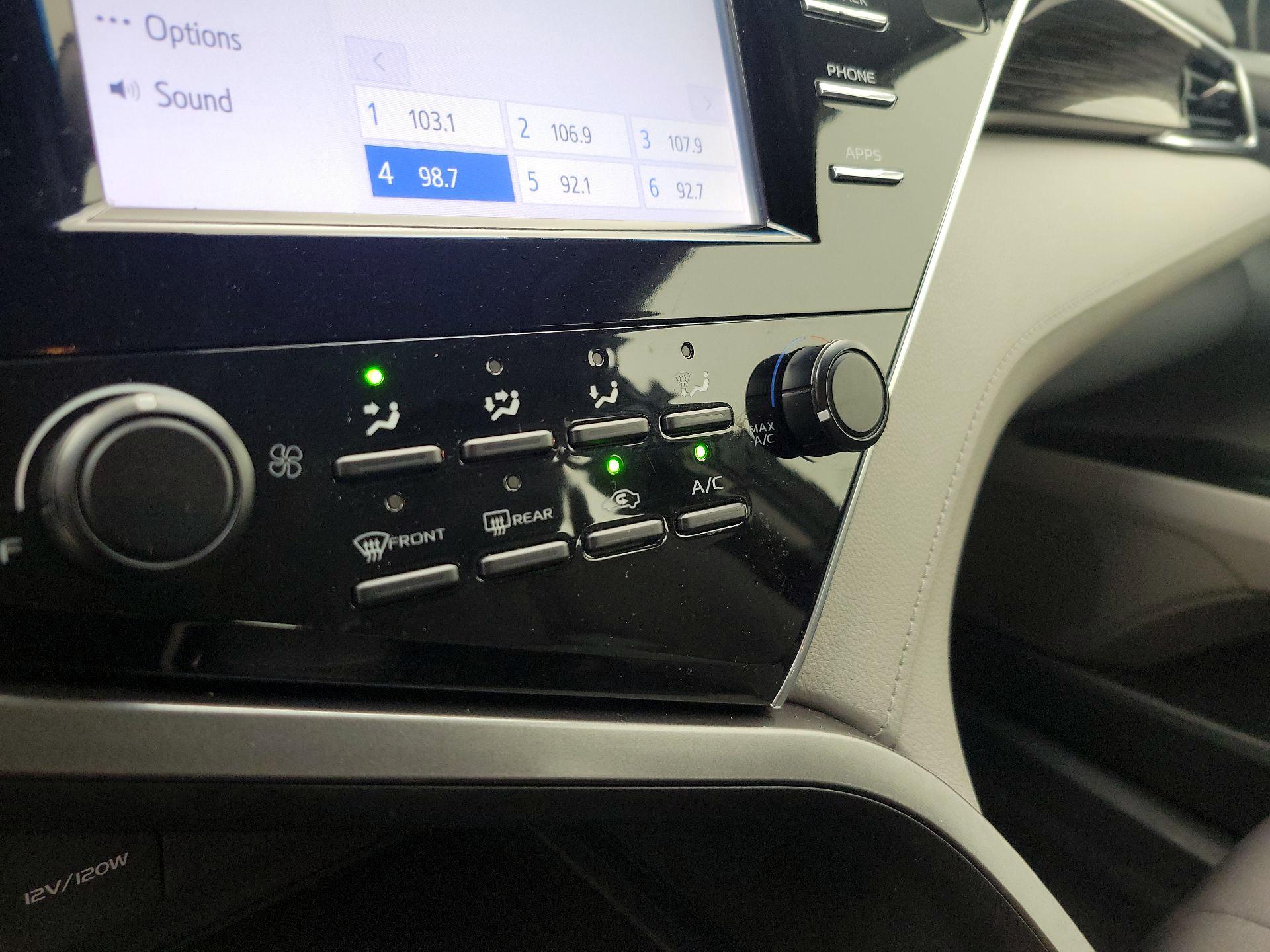 Thumbnail: 2018 Toyota Camry - 16