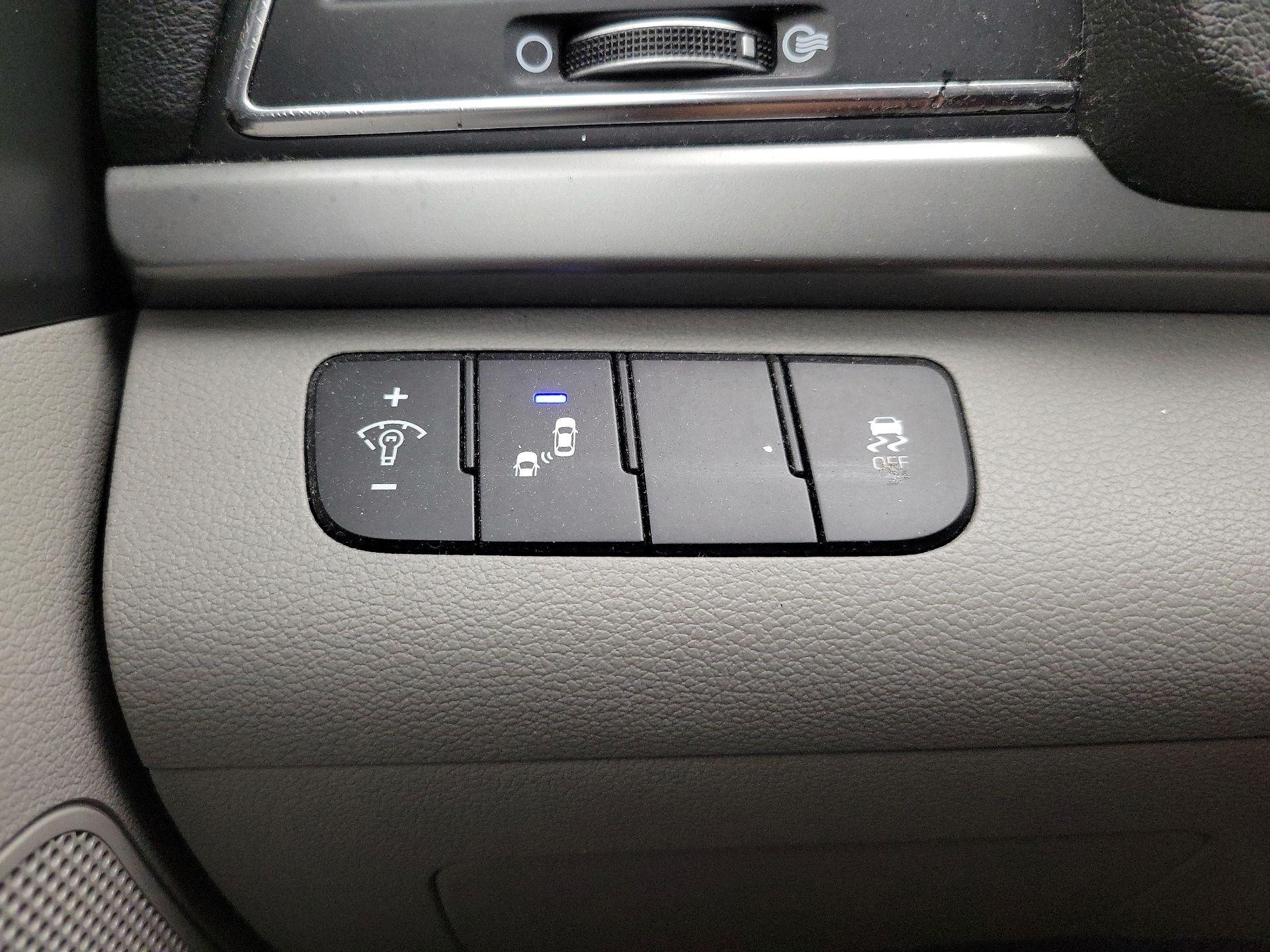 Thumbnail: 2018 Hyundai Elantra - 13