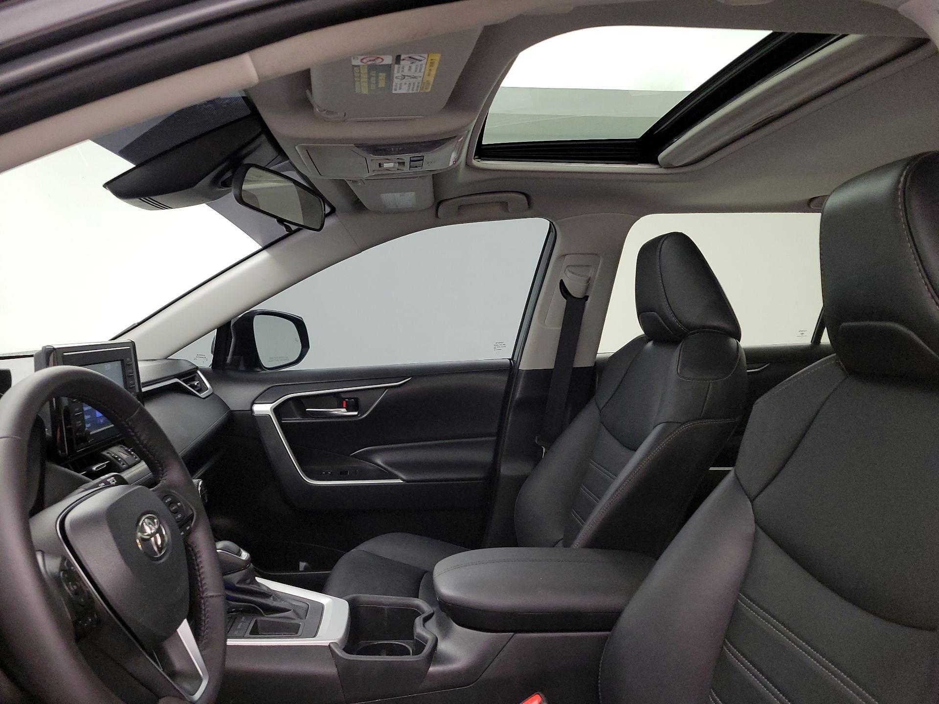Thumbnail: 2022 Toyota RAV4 - 19