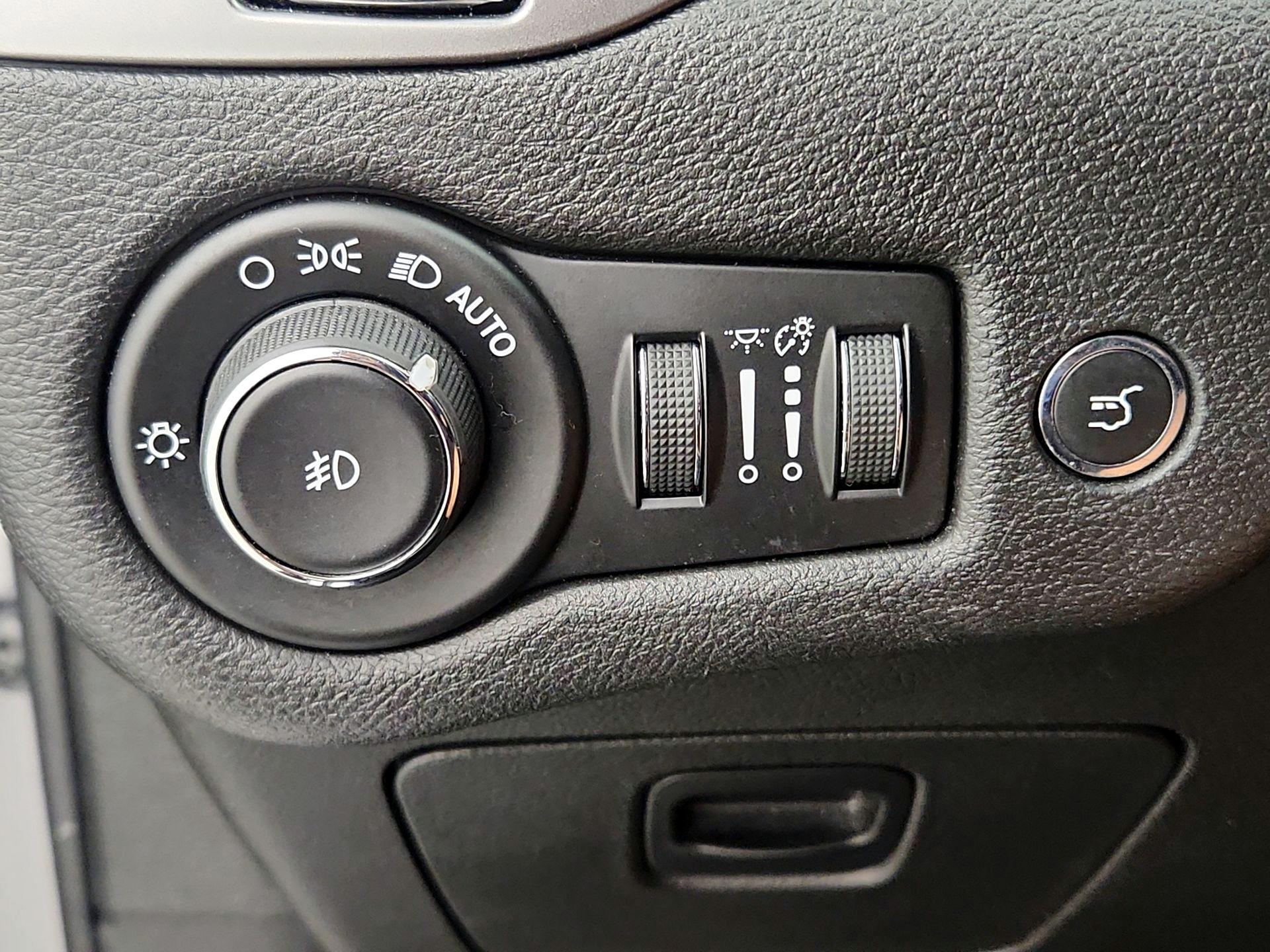 Thumbnail: 2019 Jeep Cherokee - 13