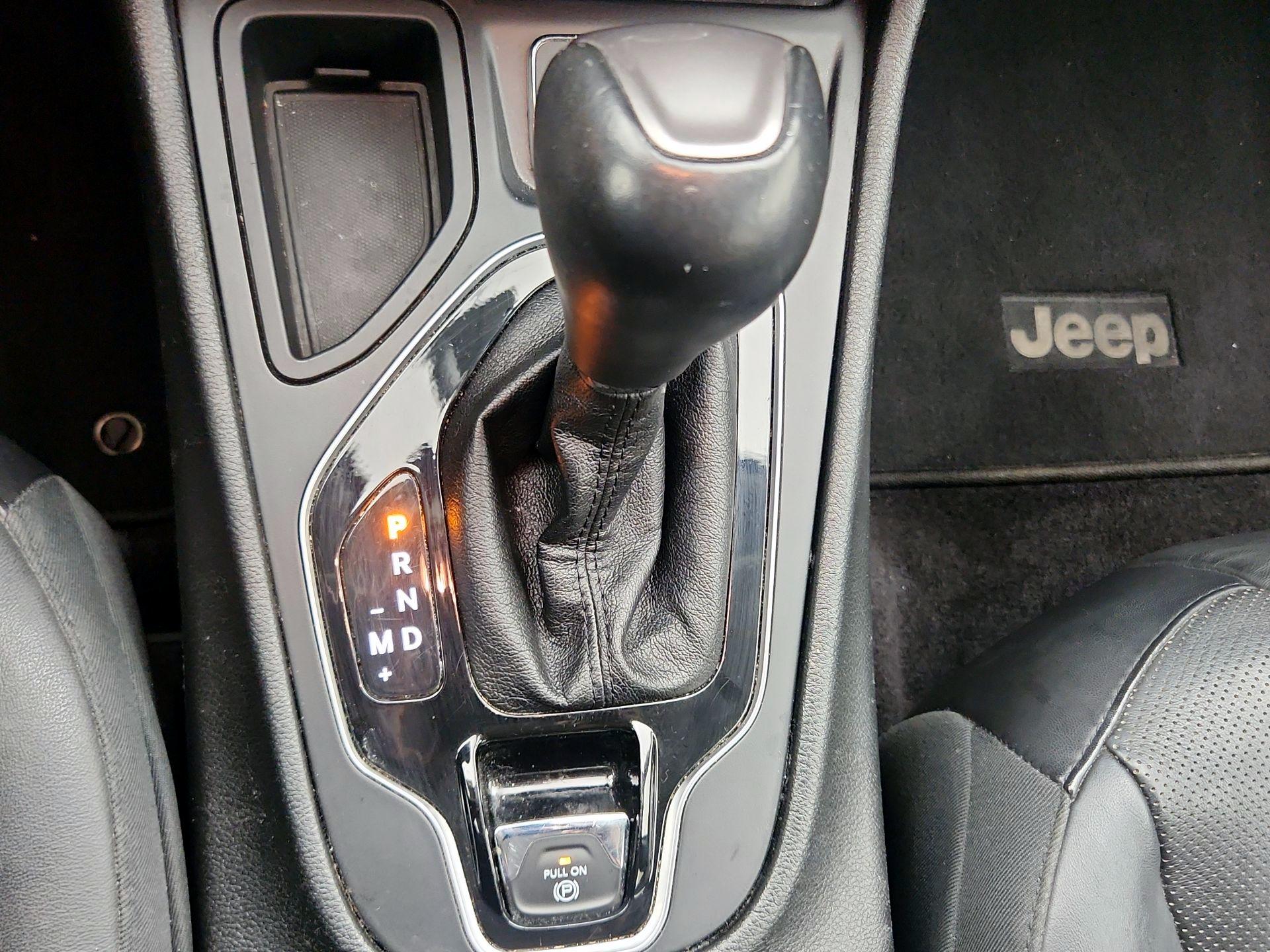 Thumbnail: 2019 Jeep Cherokee - 17