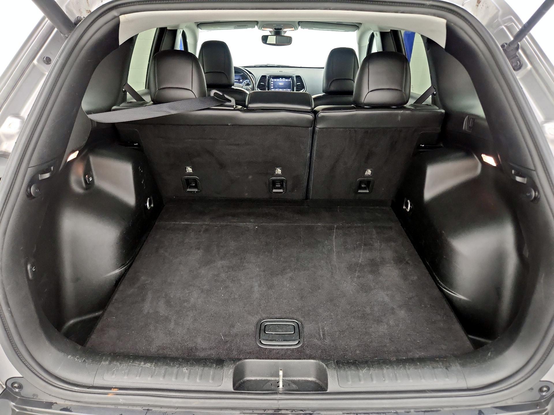 Thumbnail: 2019 Jeep Cherokee - 20