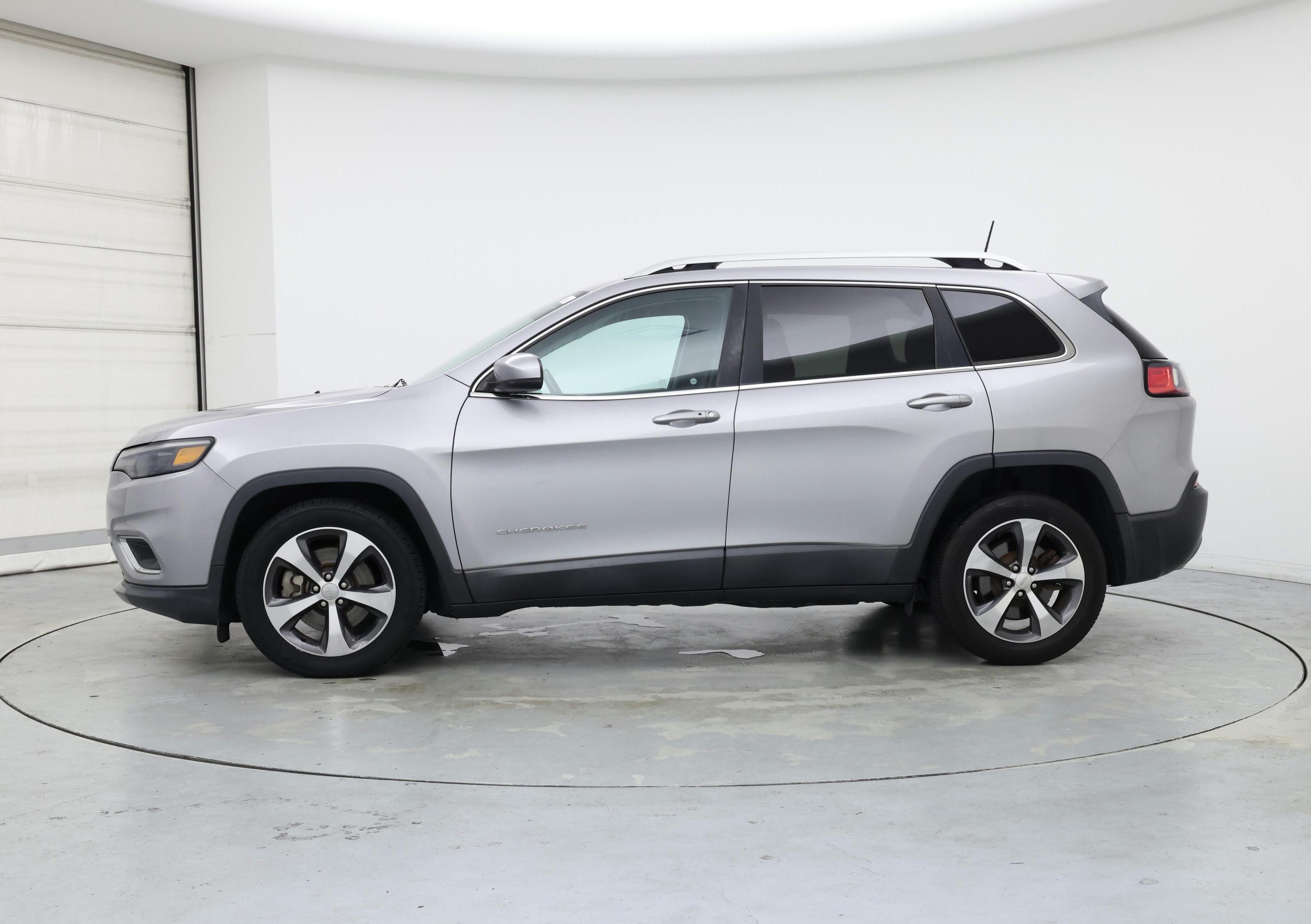 Thumbnail: 2019 Jeep Cherokee - 3