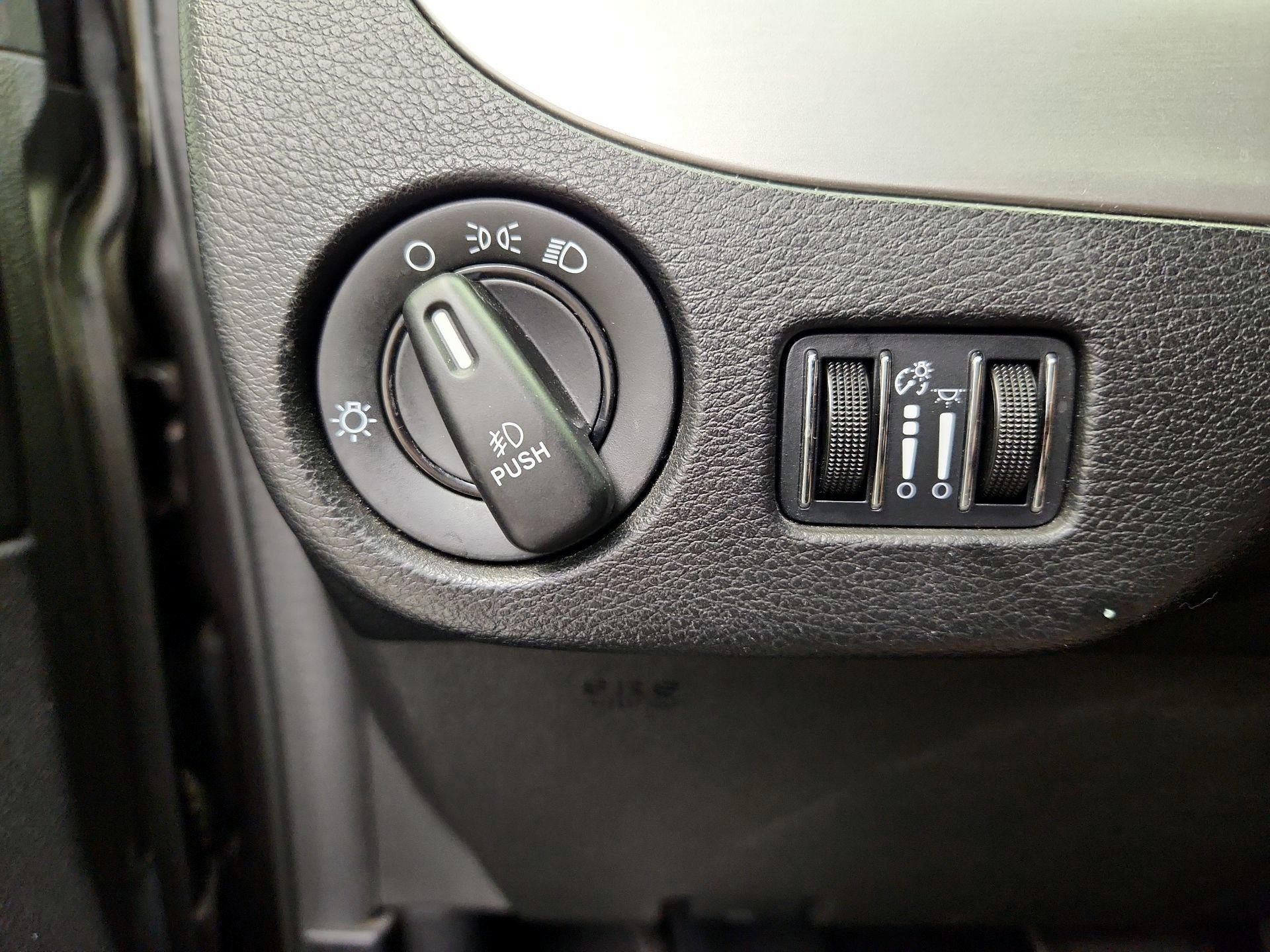 Thumbnail: 2015 Dodge Grand Caravan - 13